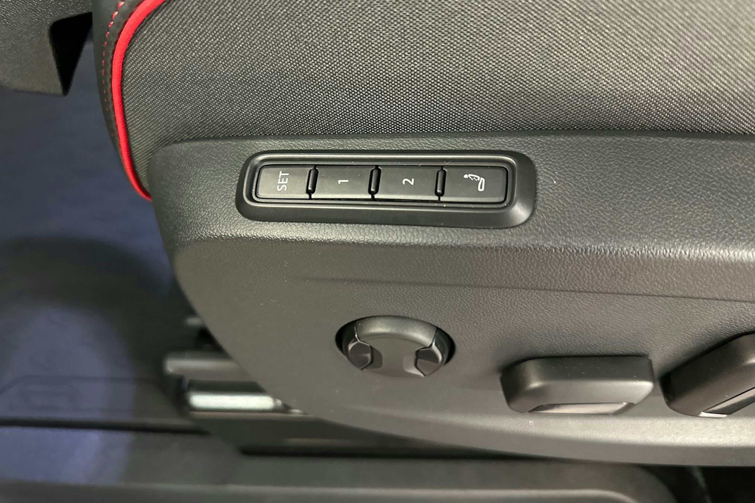 punainen Volkswagen ID. Buzz 2026 kuva 17.