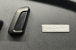 punainen Volkswagen ID. Buzz 2026 kuva 18.