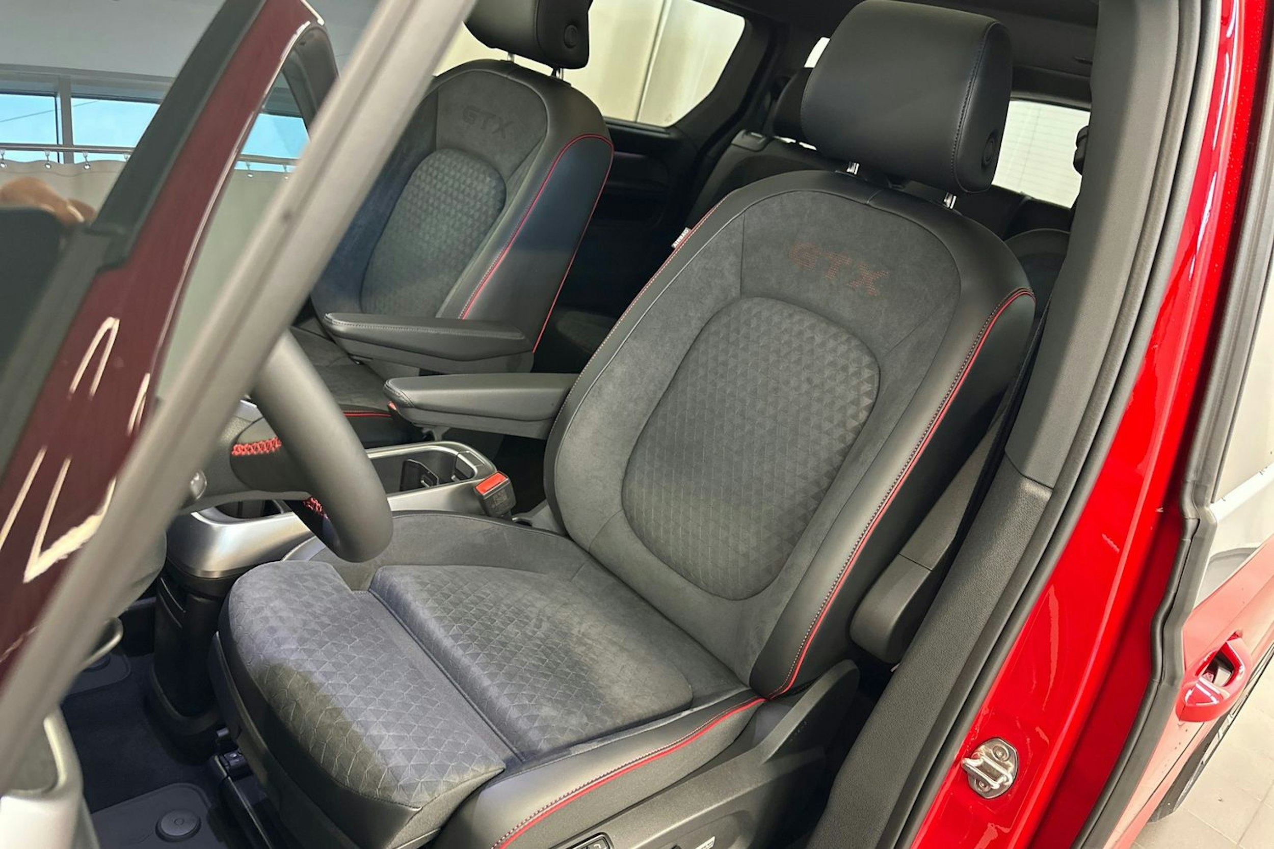 punainen Volkswagen ID. Buzz 2026 kuva 19.