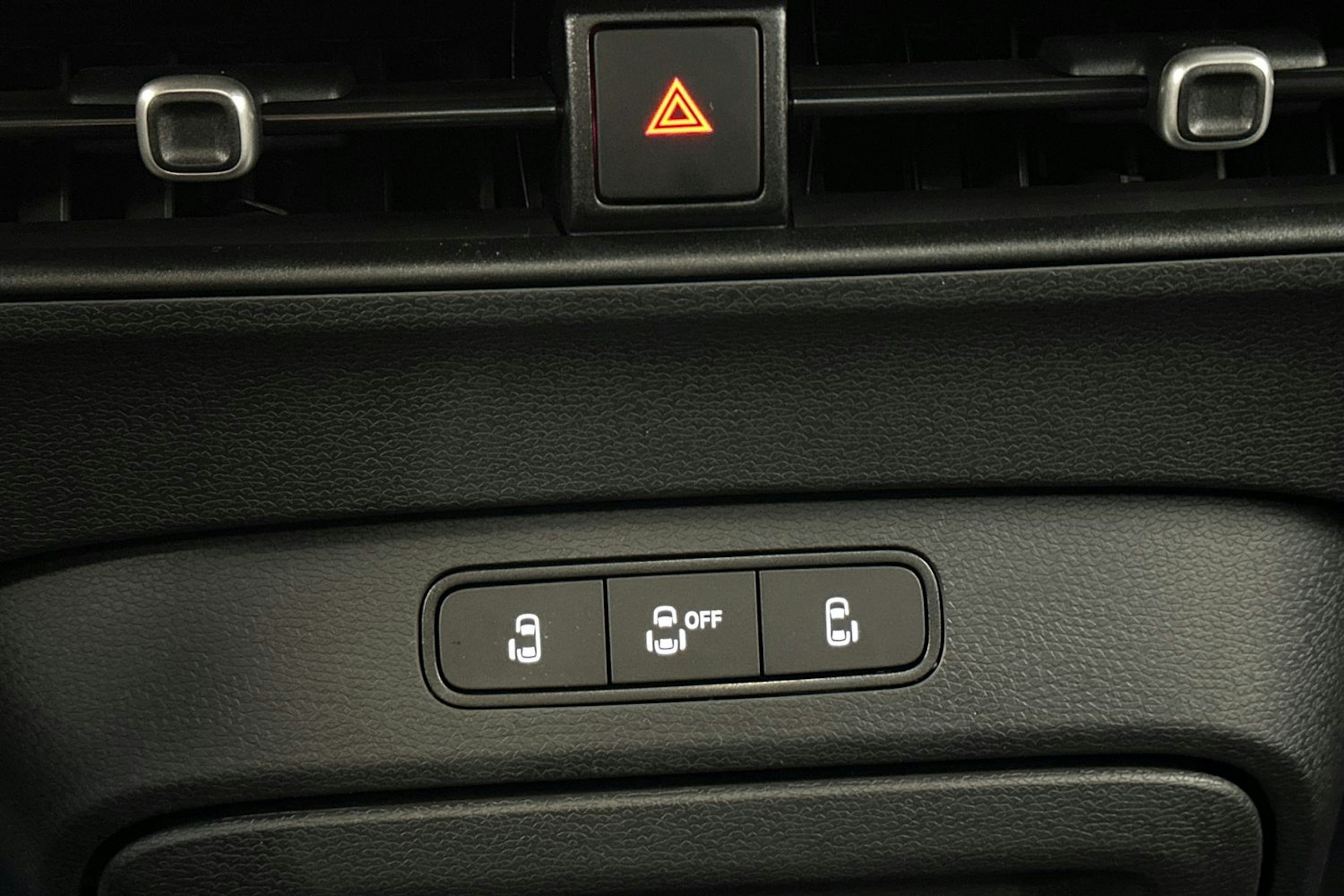 punainen Volkswagen ID. Buzz 2026 kuva 29.