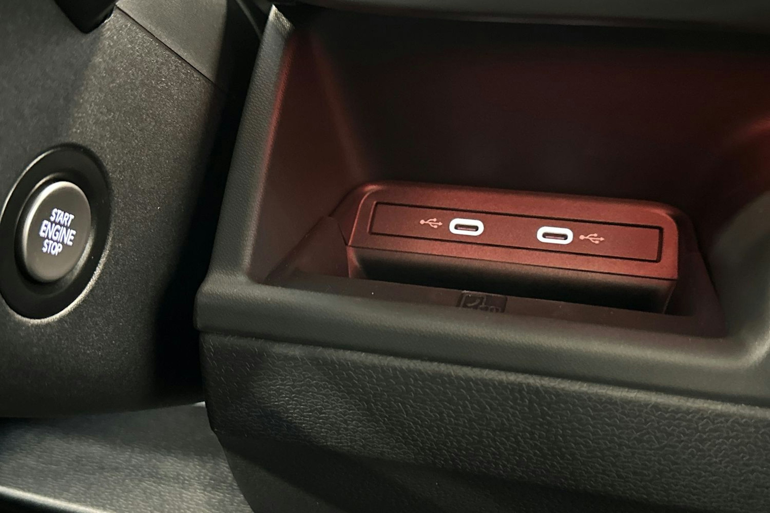 punainen Volkswagen ID. Buzz 2026 kuva 30.