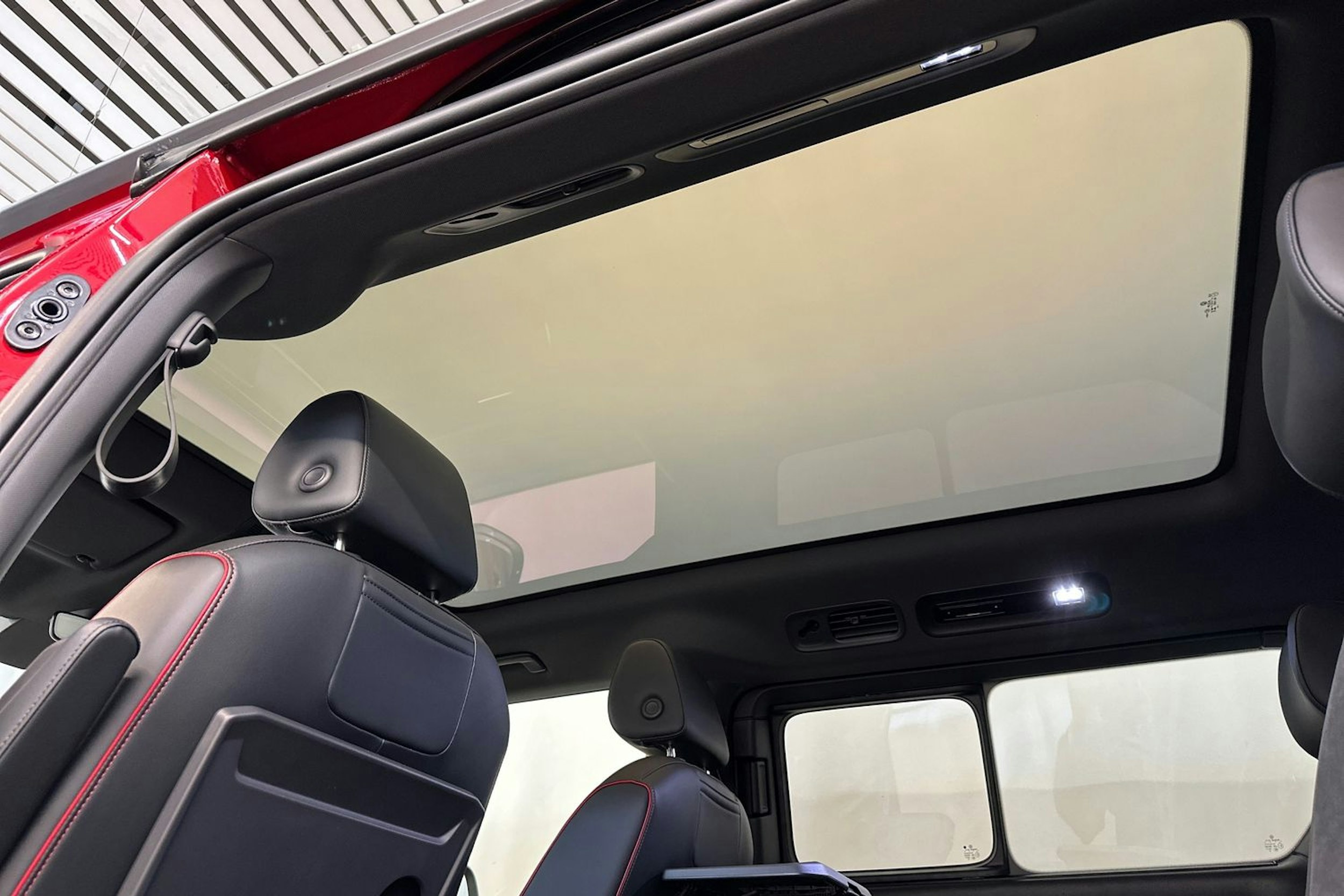 punainen Volkswagen ID. Buzz 2026 kuva 37.