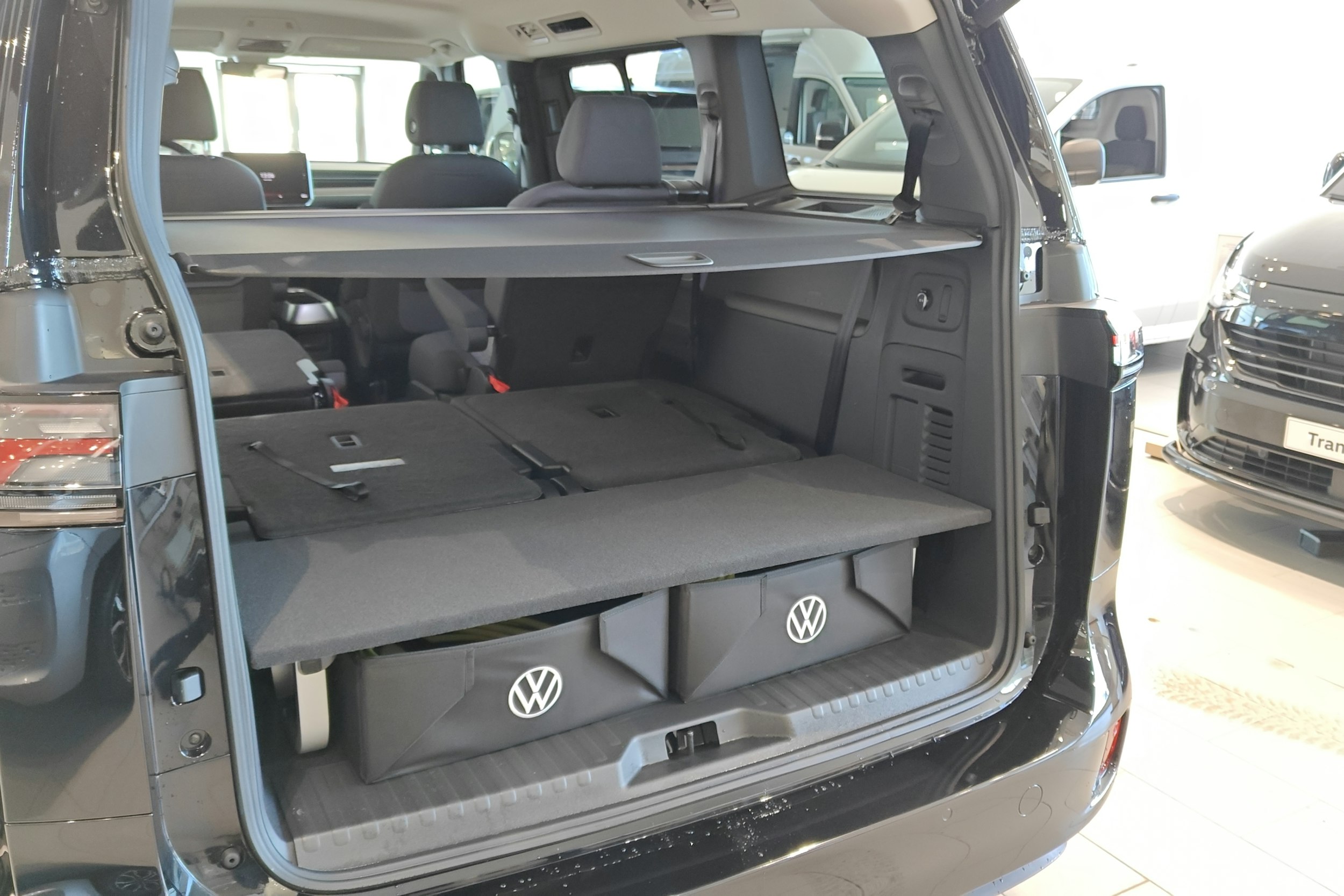 musta Volkswagen ID. Buzz 2026 kuva 14.