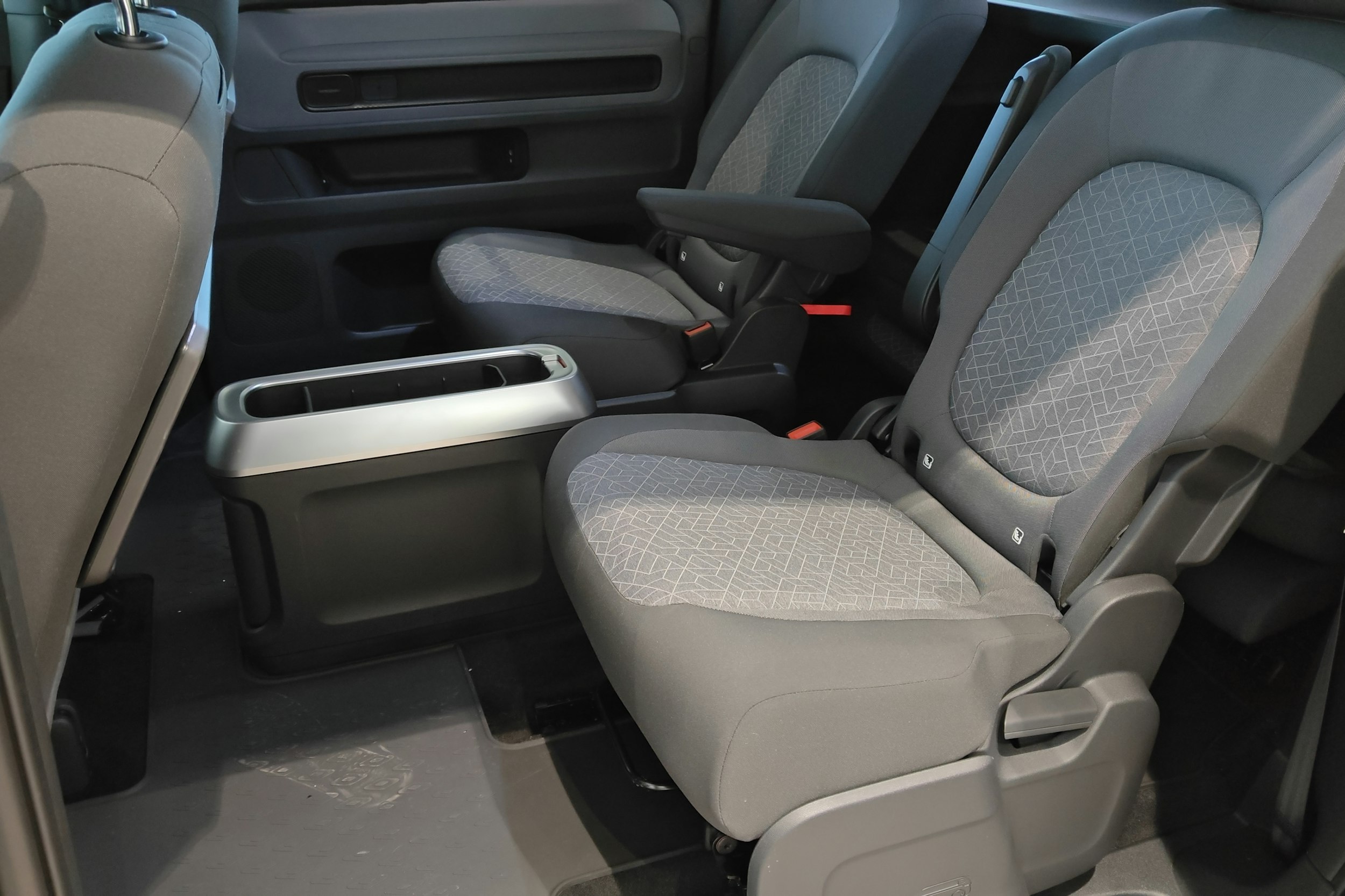 musta Volkswagen ID. Buzz 2026 kuva 32.