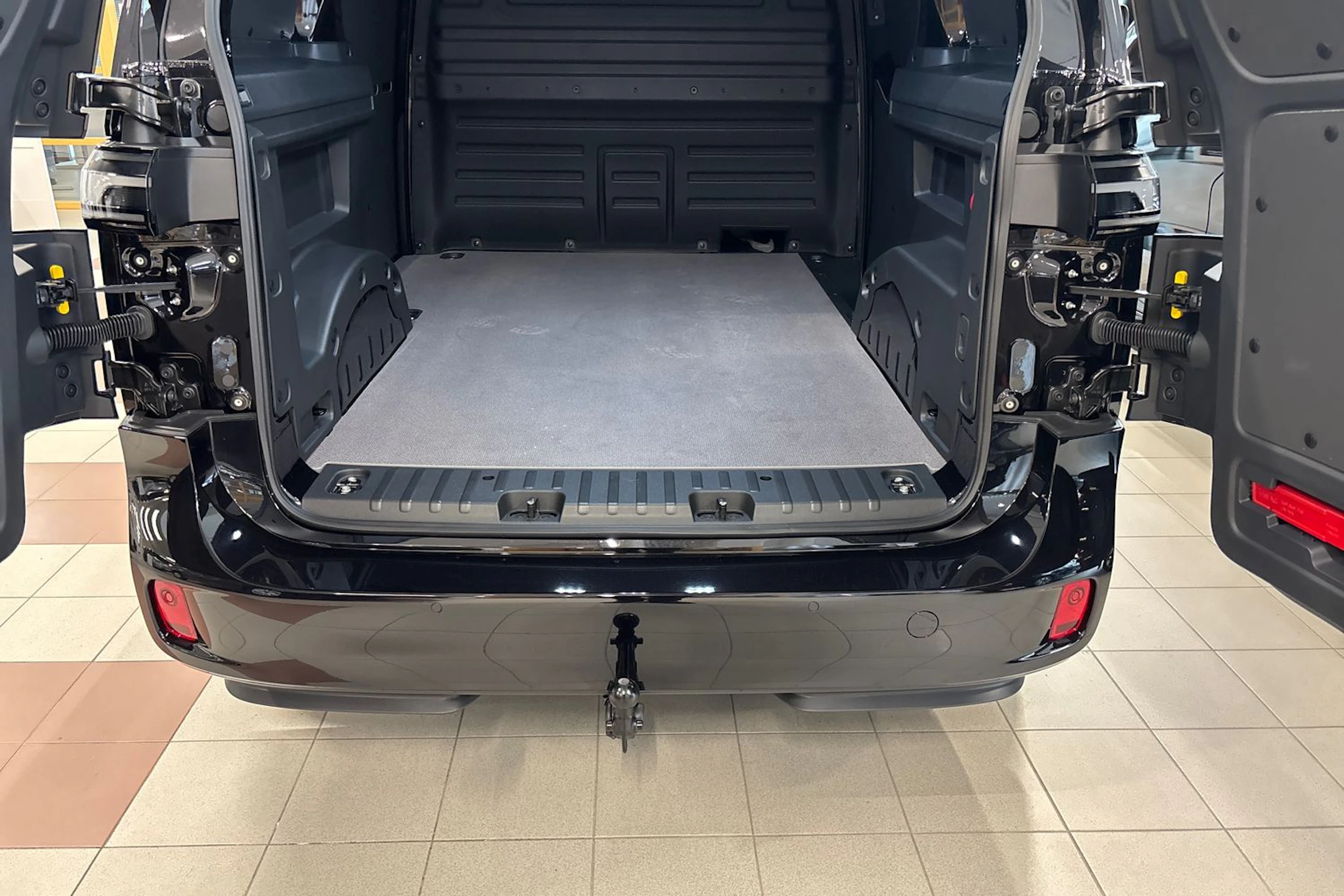 met. musta Volkswagen ID. Buzz 2026 kuva 13.