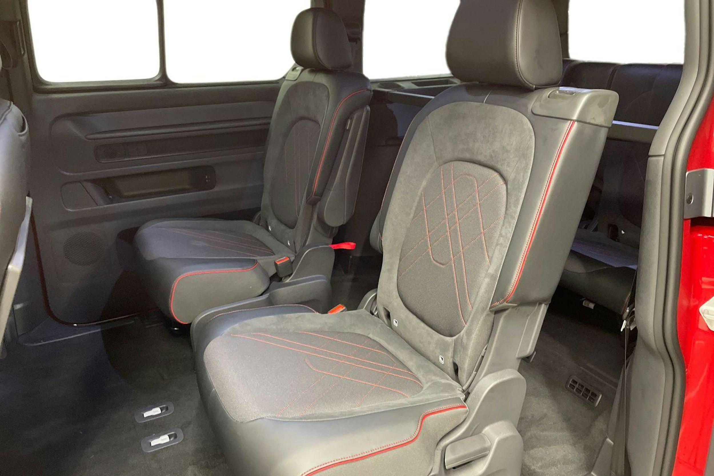 met. punainen Volkswagen ID. Buzz 2026 kuva 10.