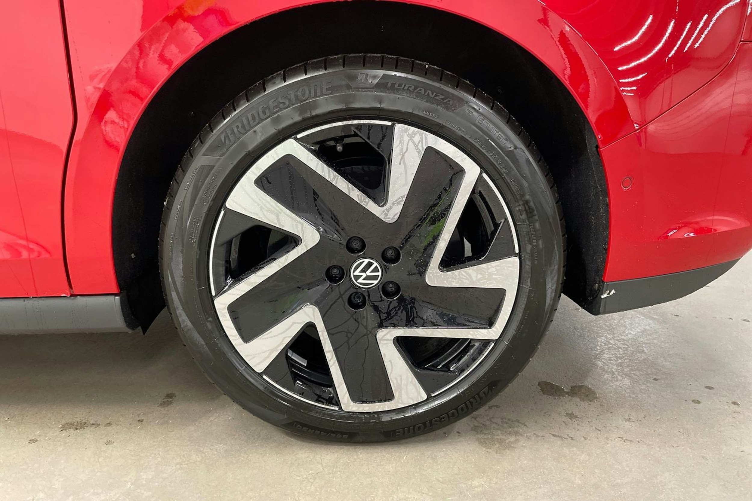 met. punainen Volkswagen ID. Buzz 2026 kuva 11.