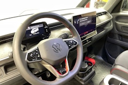 met. punainen Volkswagen ID. Buzz 2026 kuva 12.