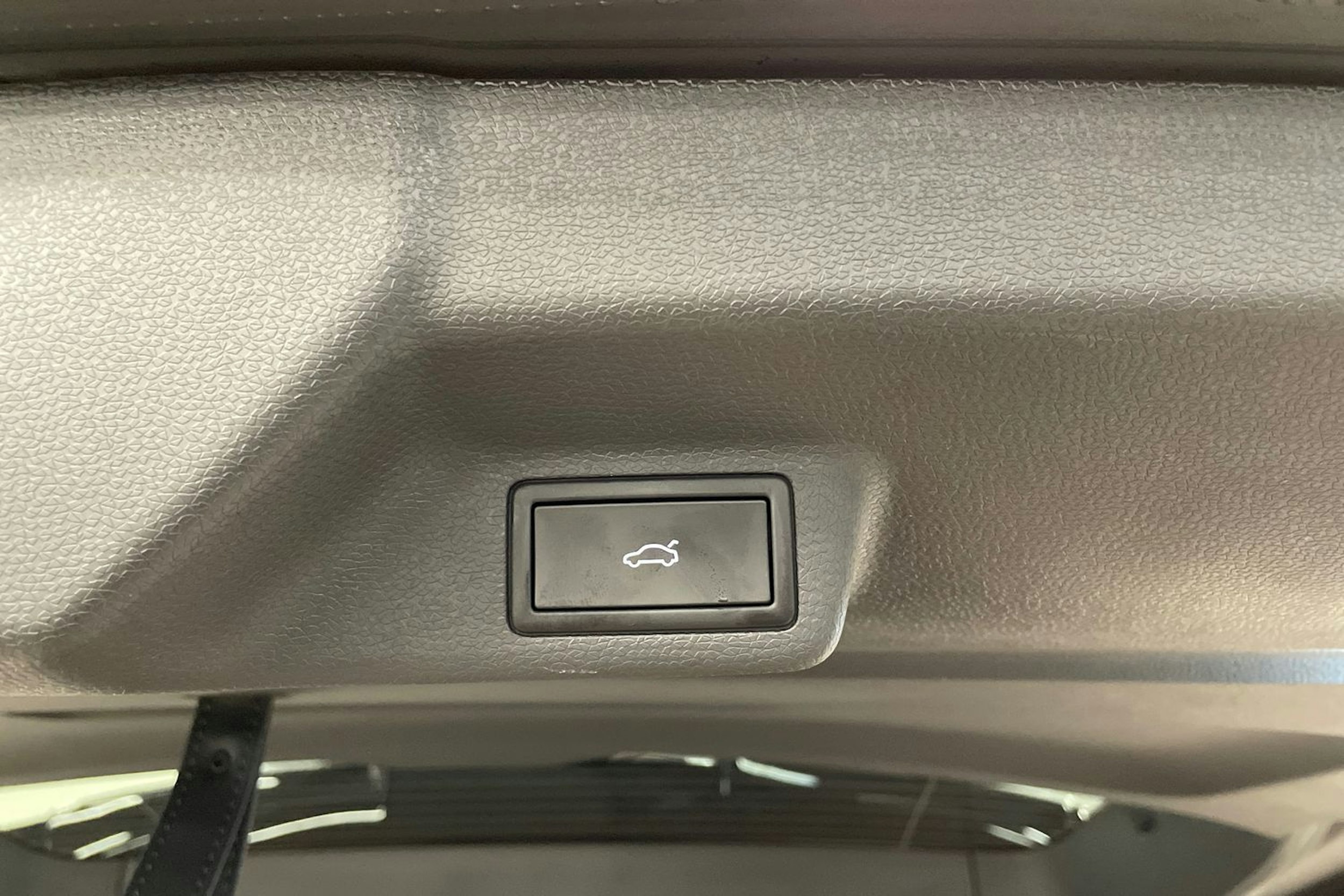 met. punainen Volkswagen ID. Buzz 2026 kuva 14.