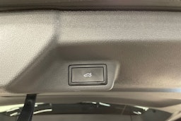 met. punainen Volkswagen ID. Buzz 2026 kuva 14.