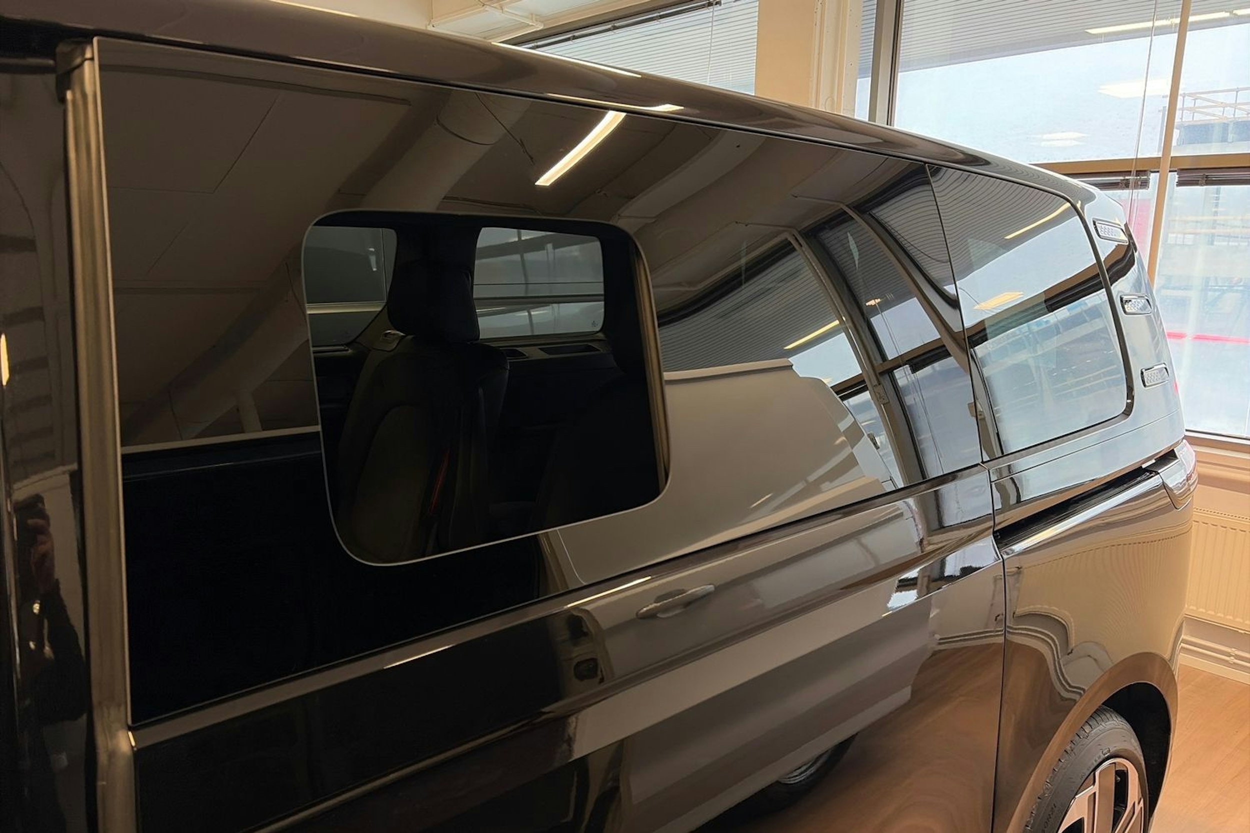 musta Volkswagen ID. Buzz 2026 kuva 18.