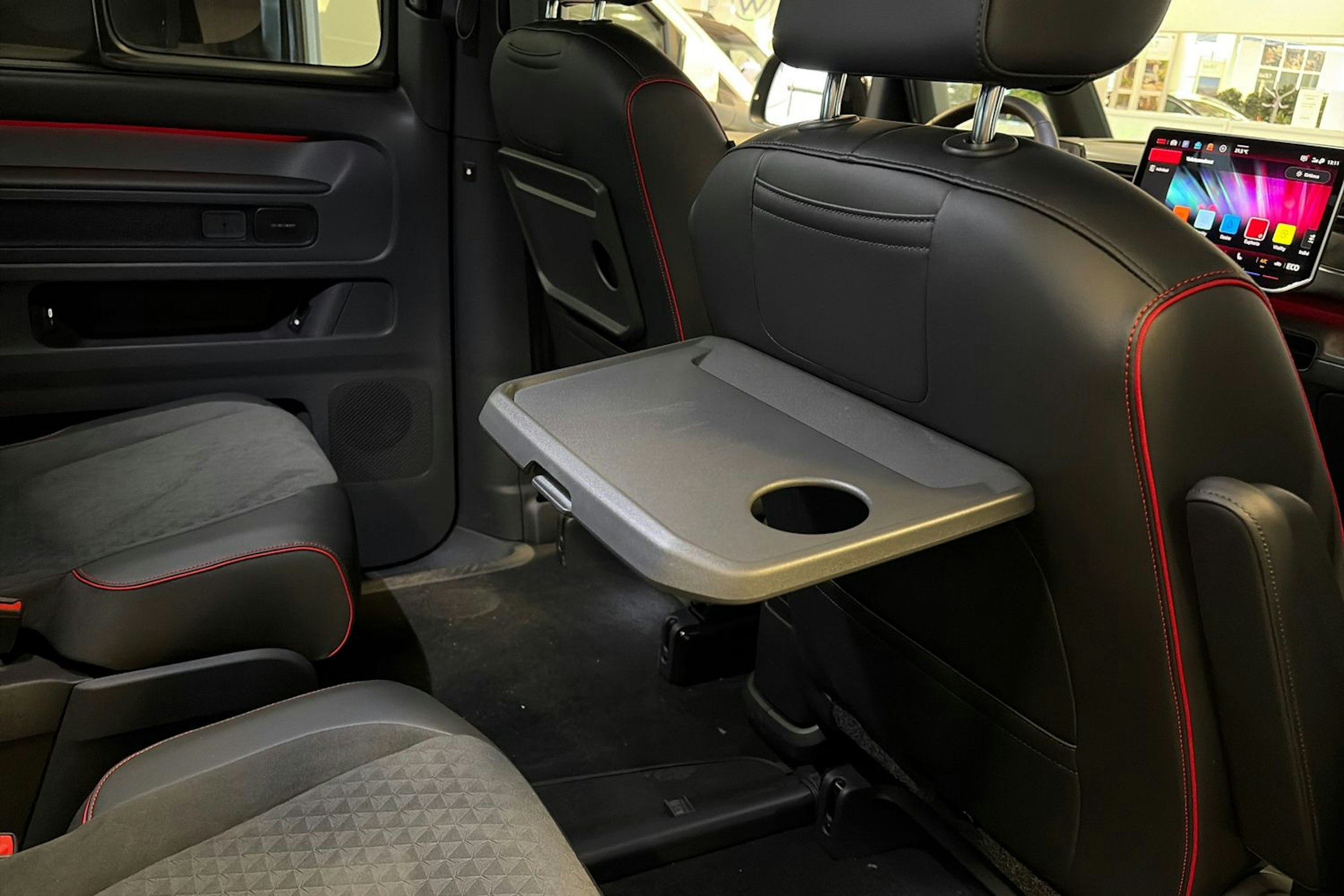 musta Volkswagen ID. Buzz 2026 kuva 38.