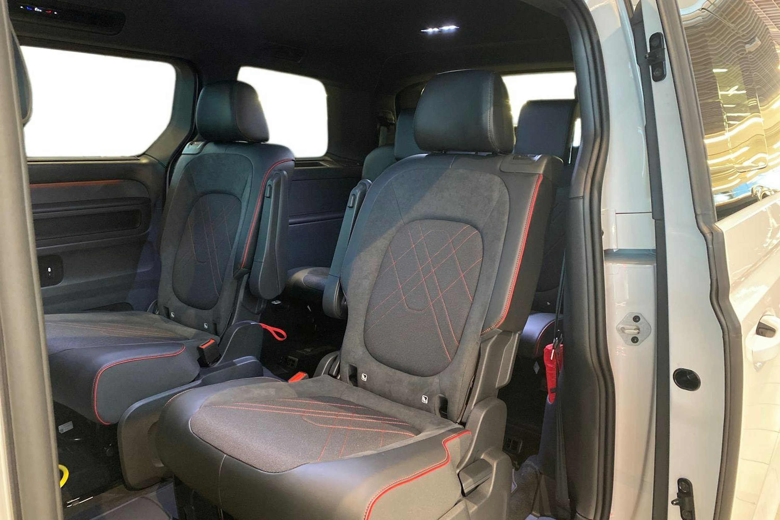 valkoinen Volkswagen ID. Buzz 2026 kuva 9.