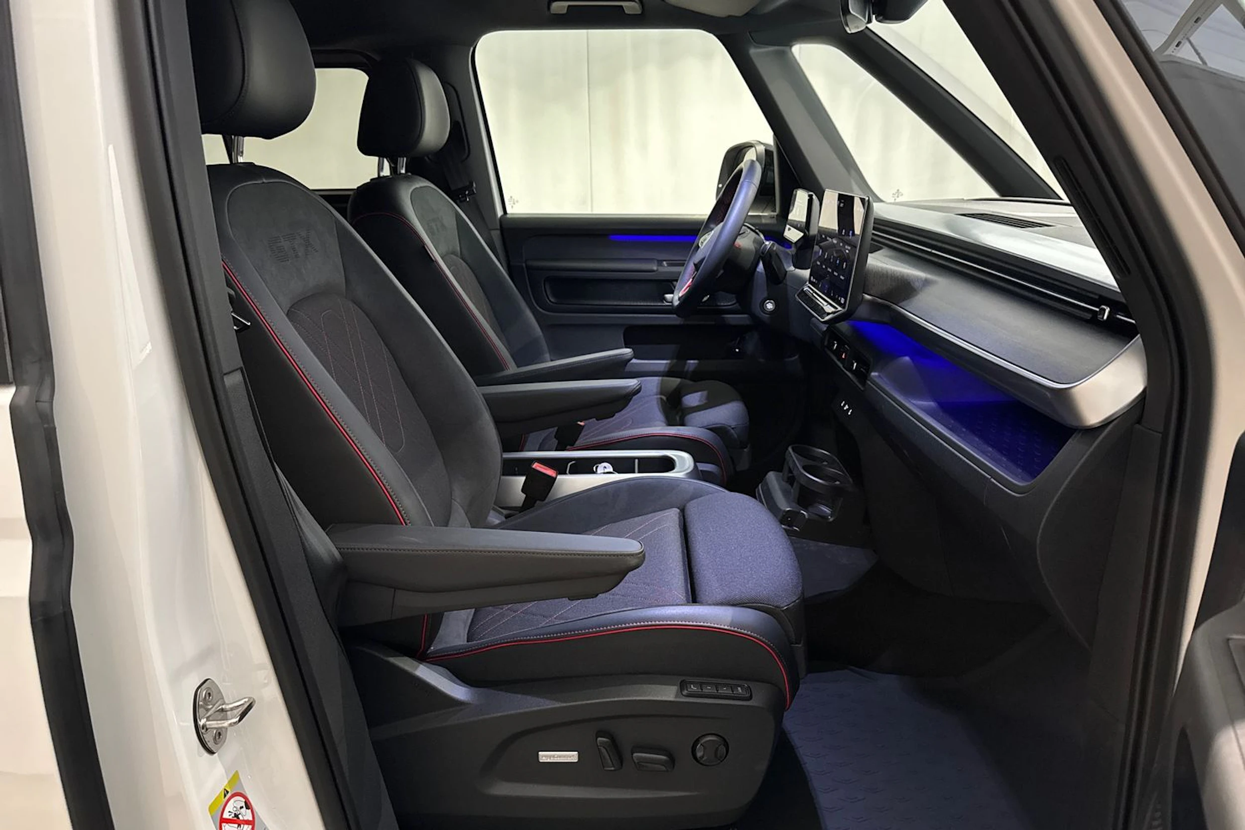 valkoinen Volkswagen ID. Buzz 2026 kuva 23.