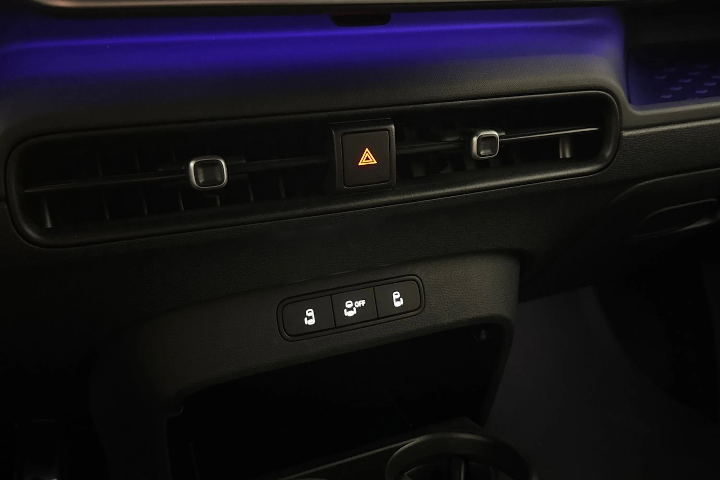 valkoinen Volkswagen ID. Buzz 2026 kuva 40.