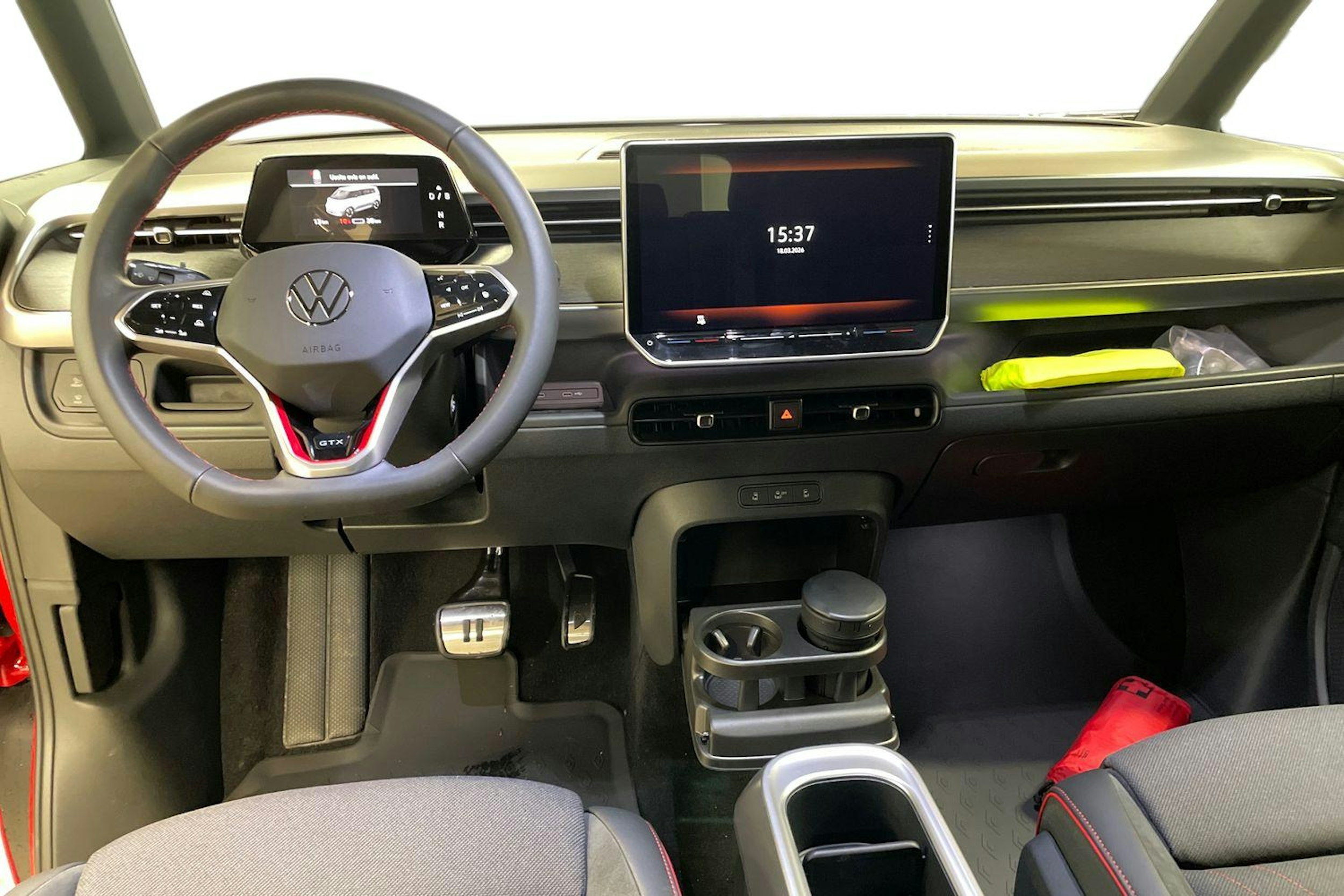 punainen Volkswagen ID. Buzz 2026 kuva 7.