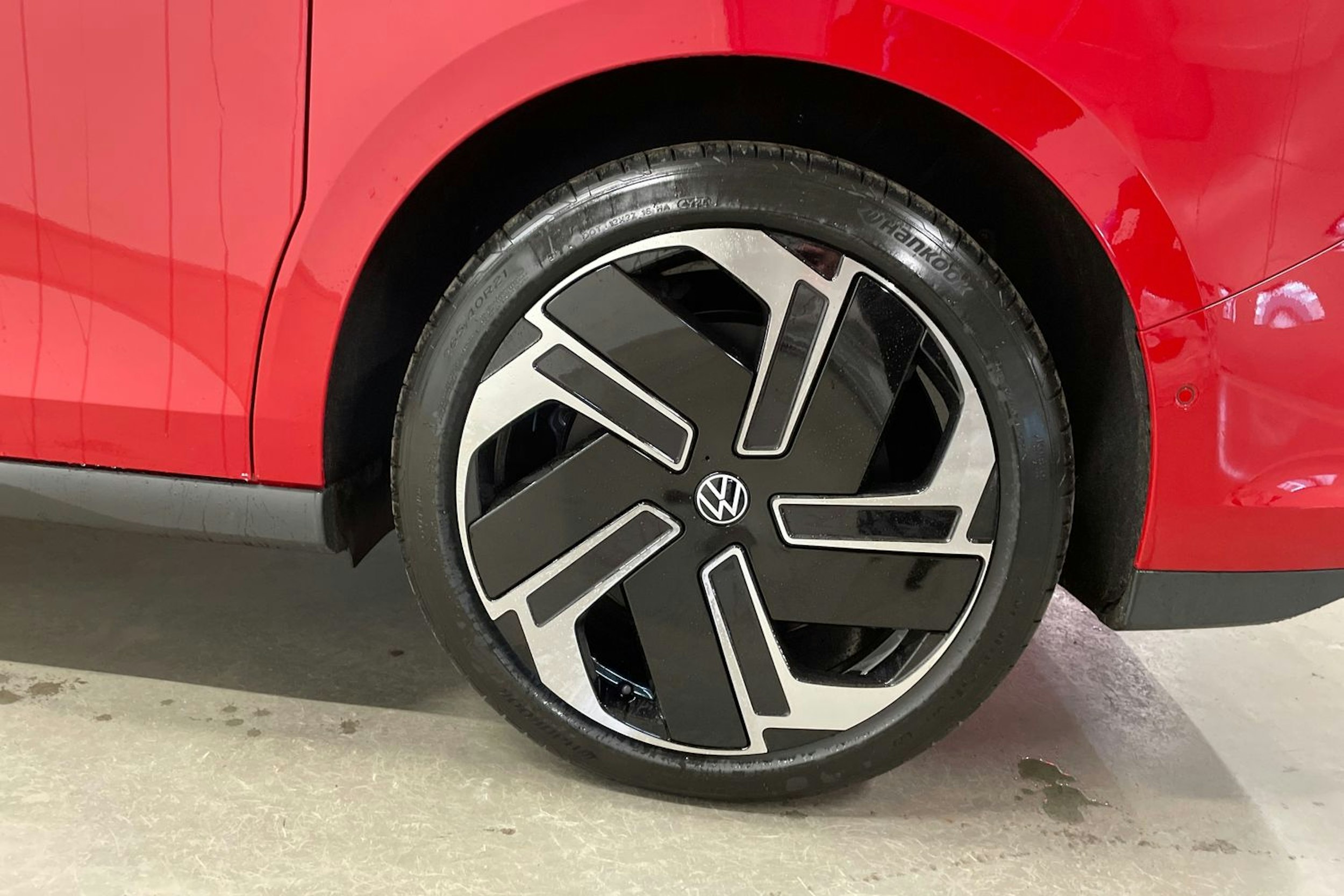 punainen Volkswagen ID. Buzz 2026 kuva 10.