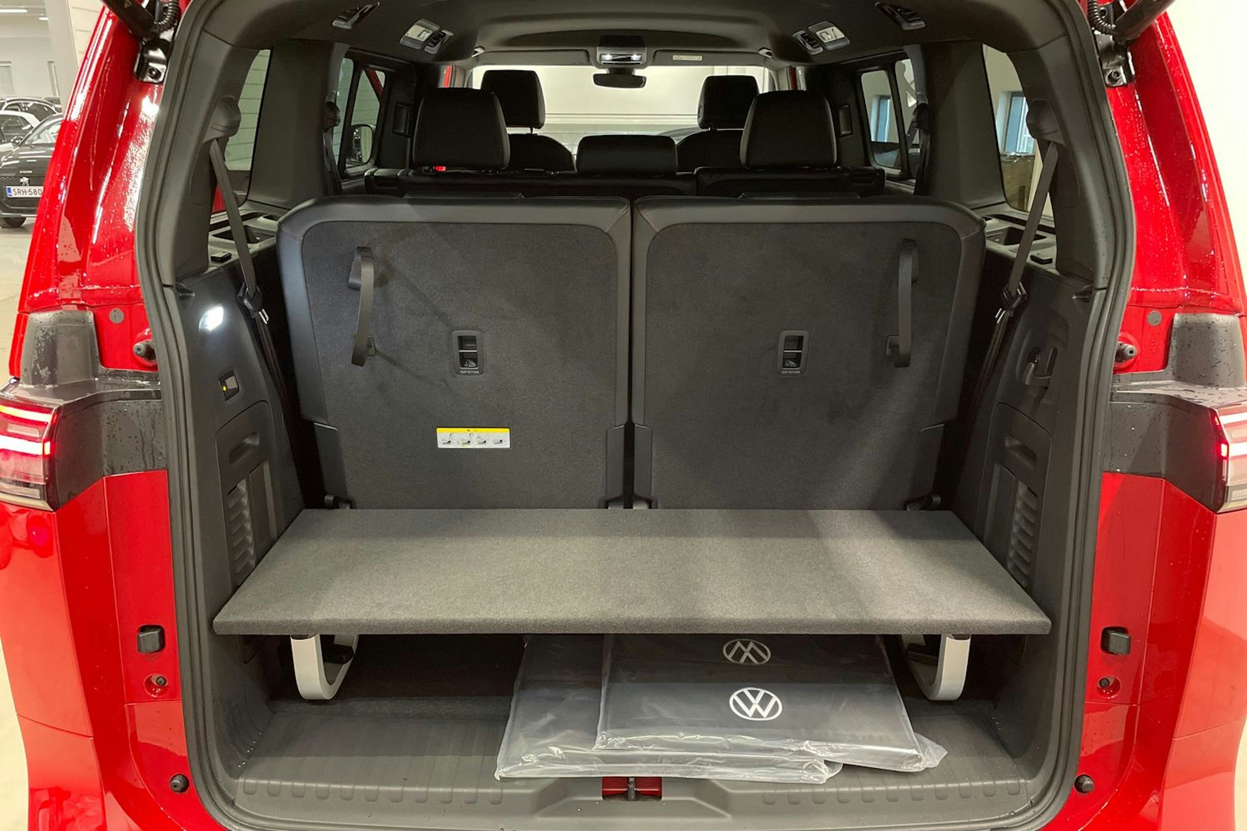 punainen Volkswagen ID. Buzz 2026 kuva 15.