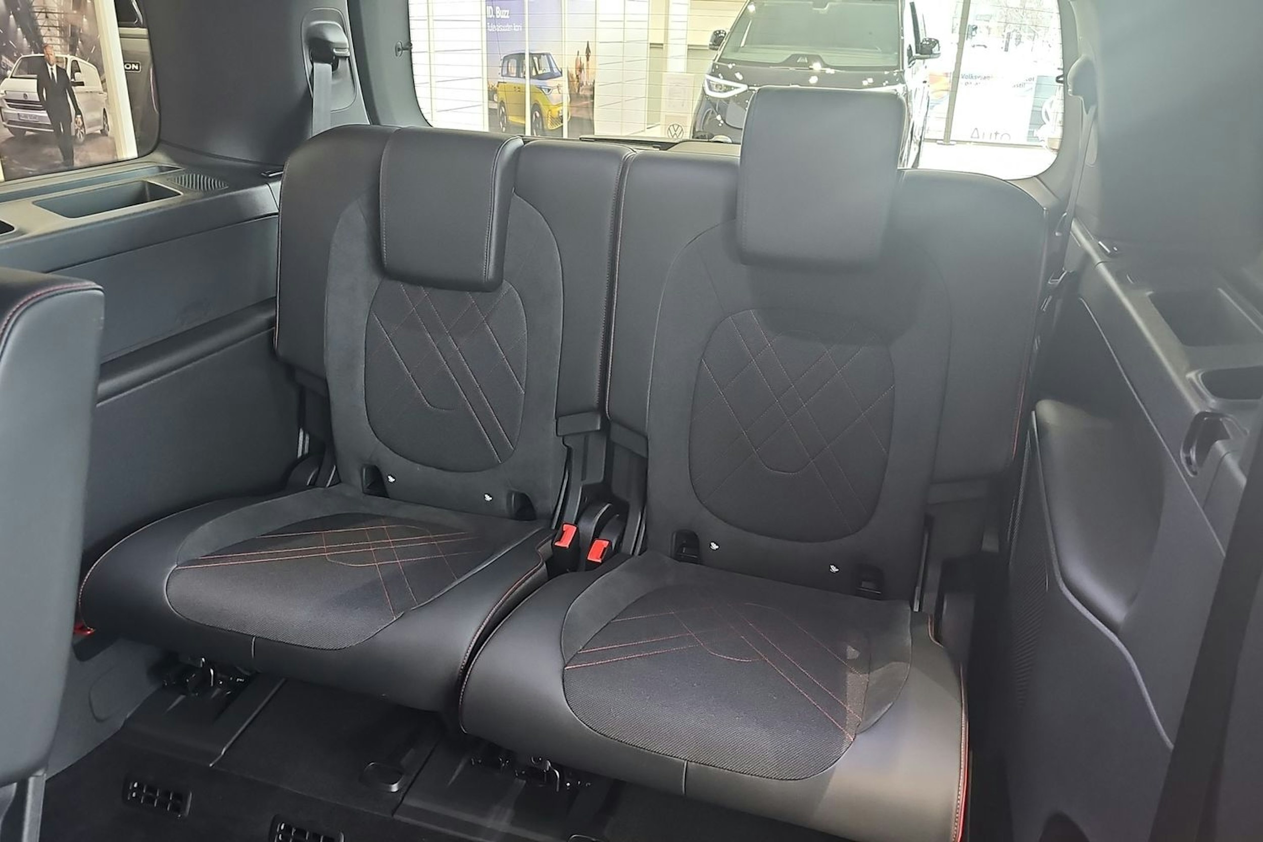 punainen Volkswagen ID. Buzz 2026 kuva 11.