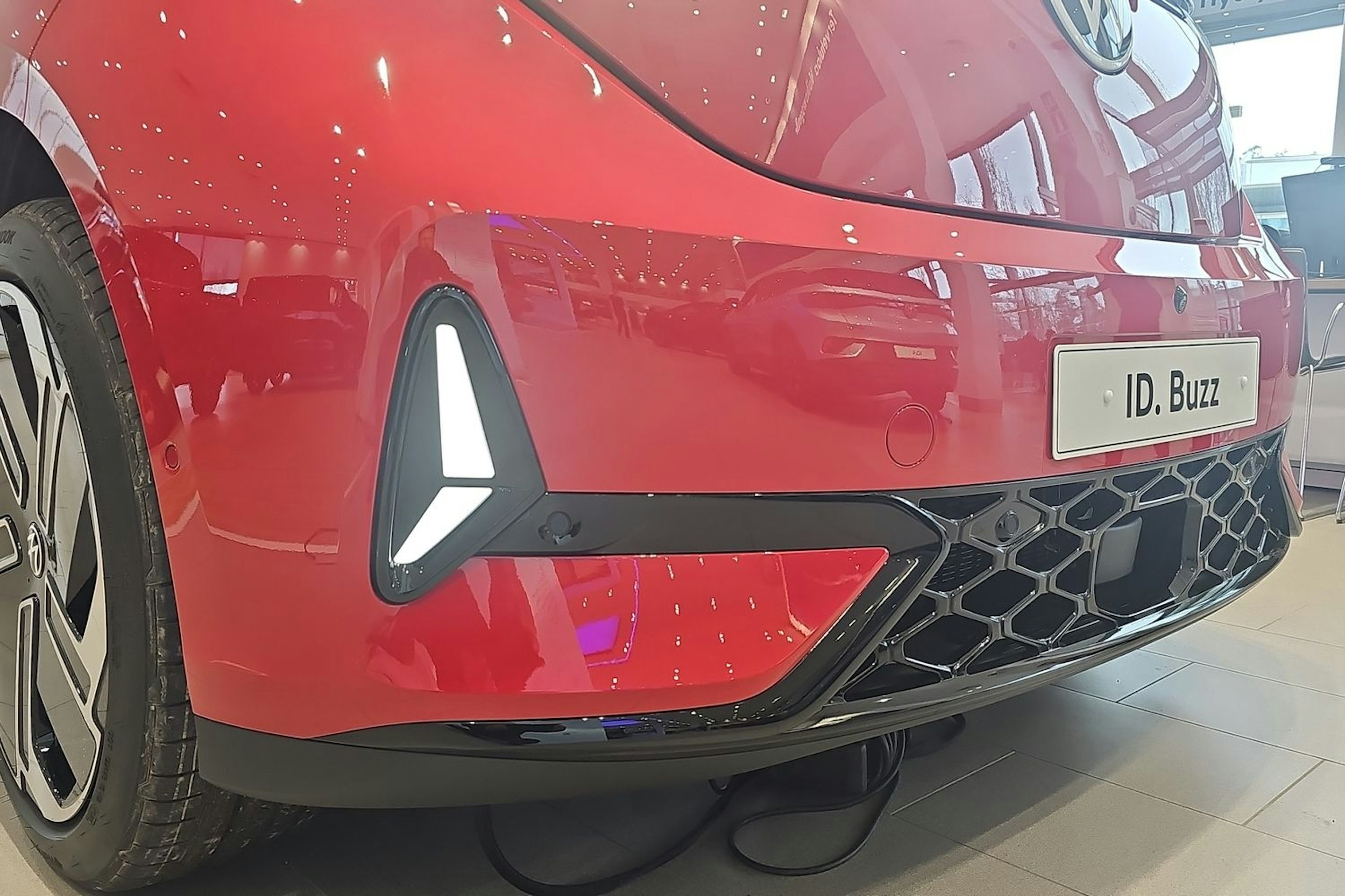 punainen Volkswagen ID. Buzz 2026 kuva 15.