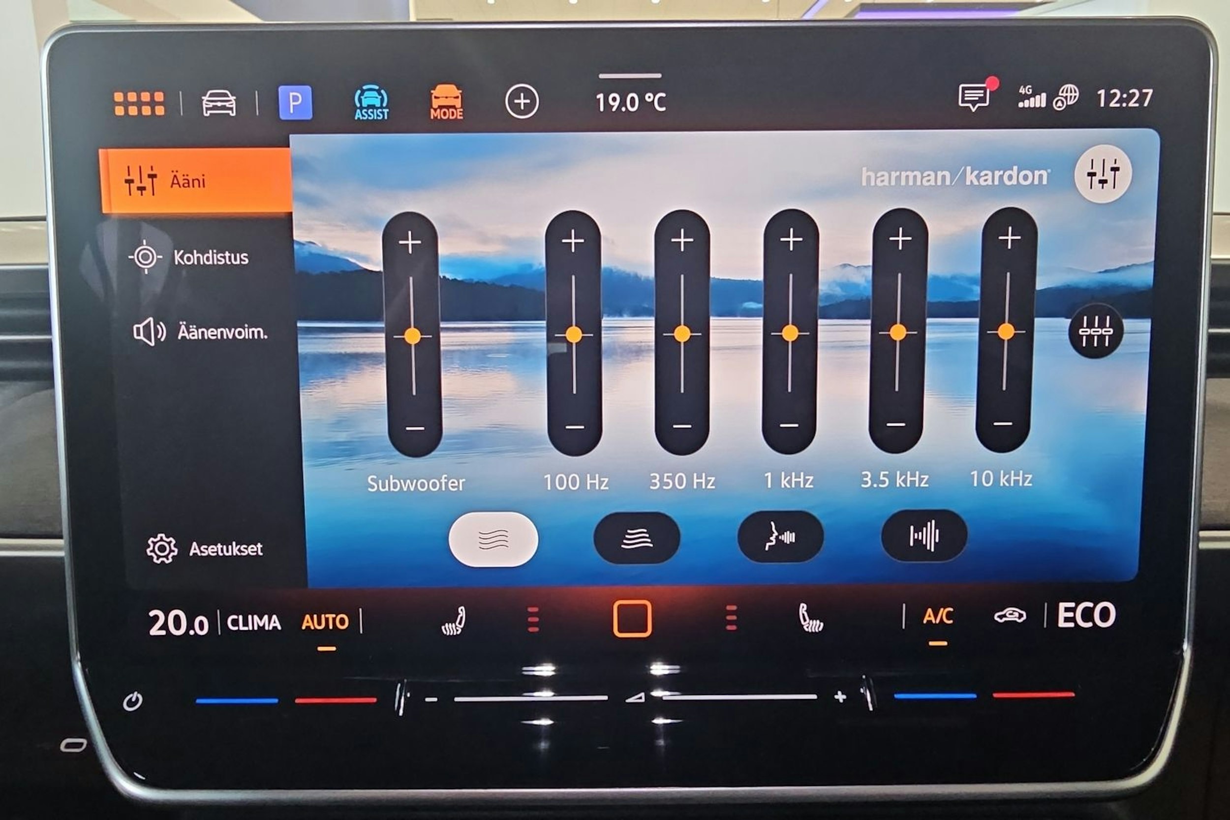 punainen Volkswagen ID. Buzz 2026 kuva 18.
