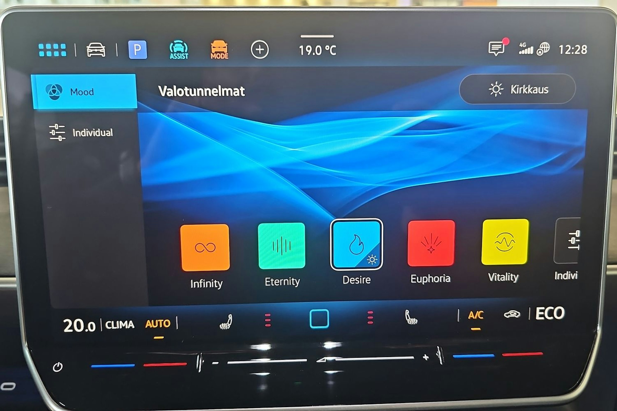 punainen Volkswagen ID. Buzz 2026 kuva 21.