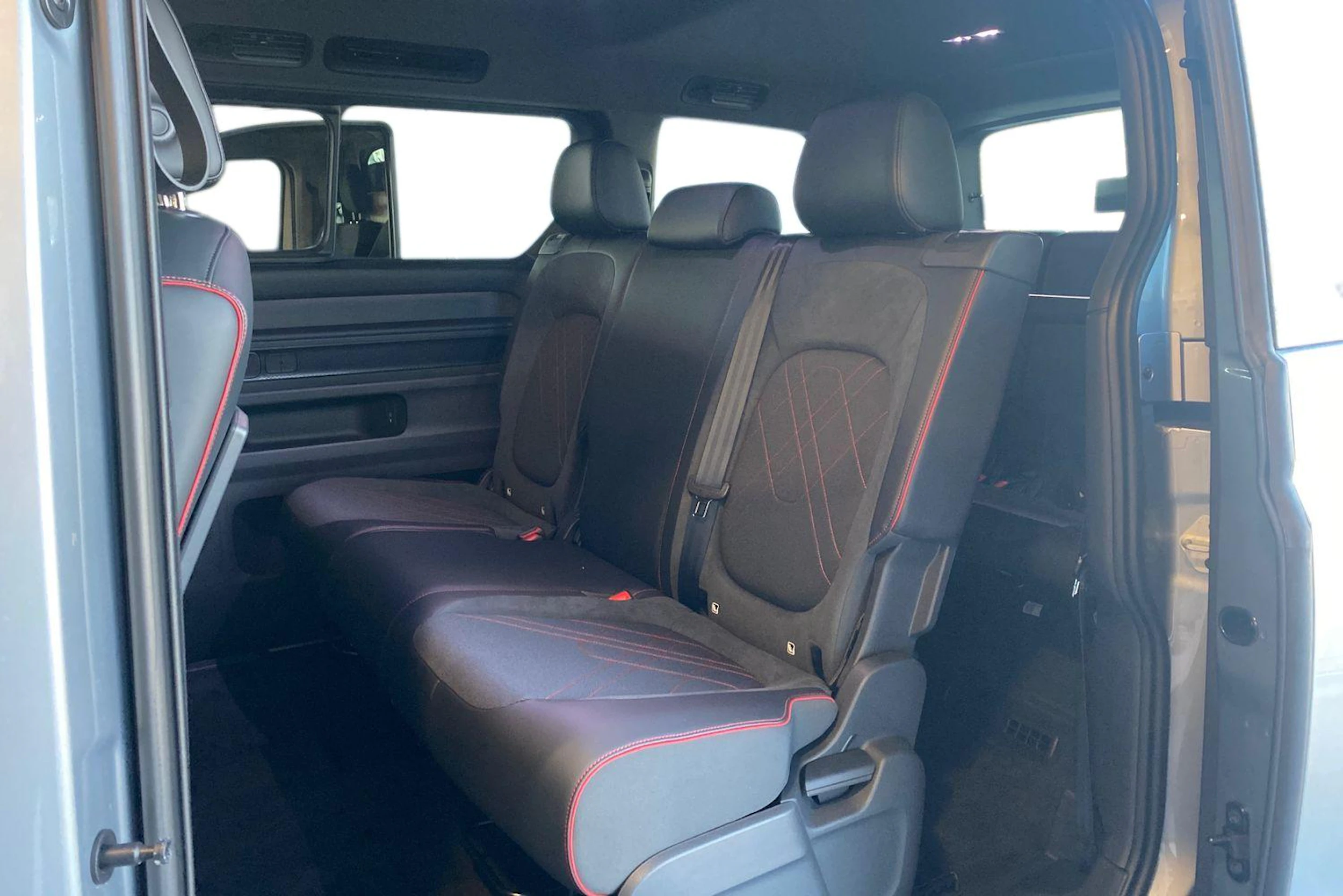 harmaa Volkswagen ID. Buzz 2026 kuva 11.