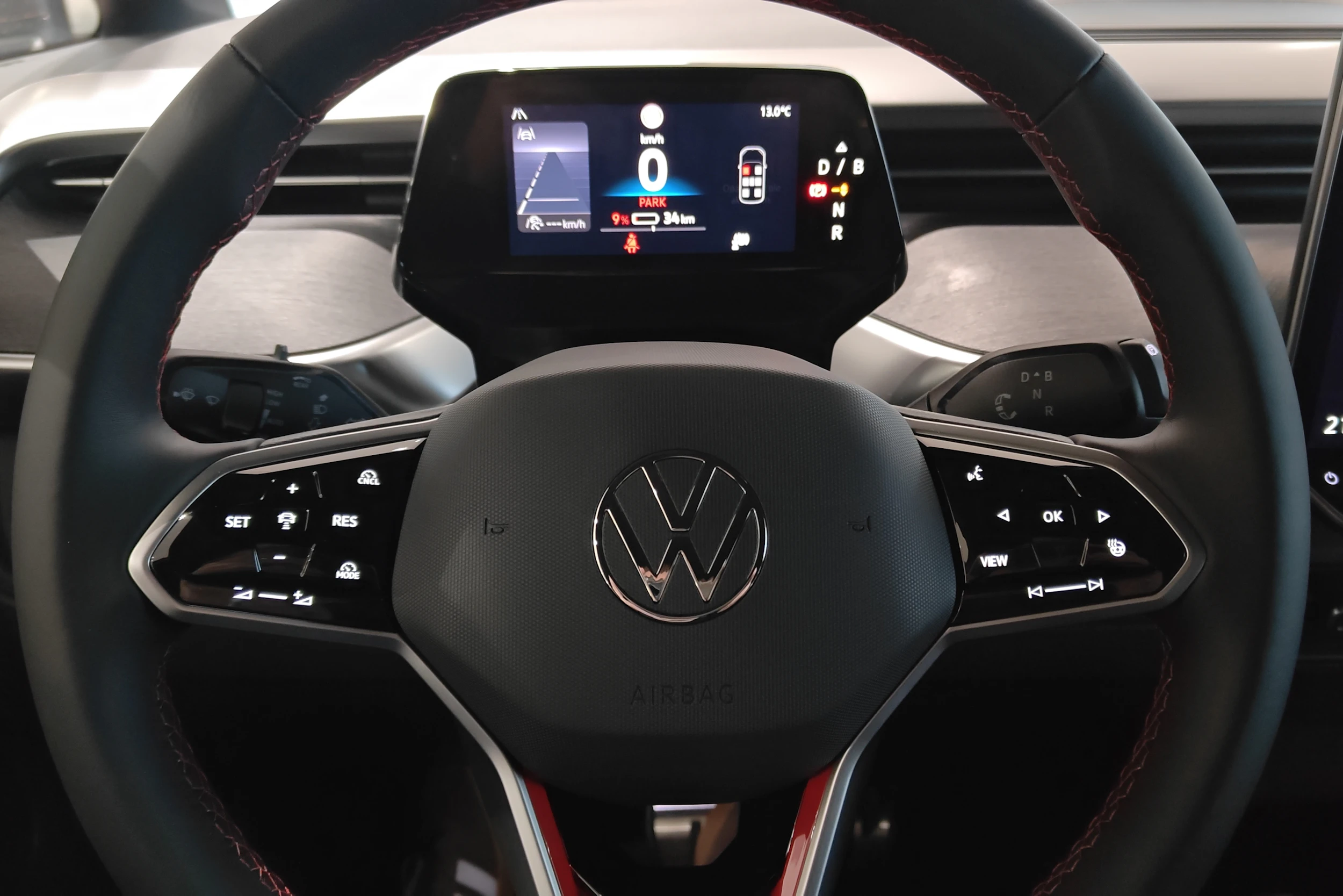 punainen Volkswagen ID. Buzz 2026 kuva 17.