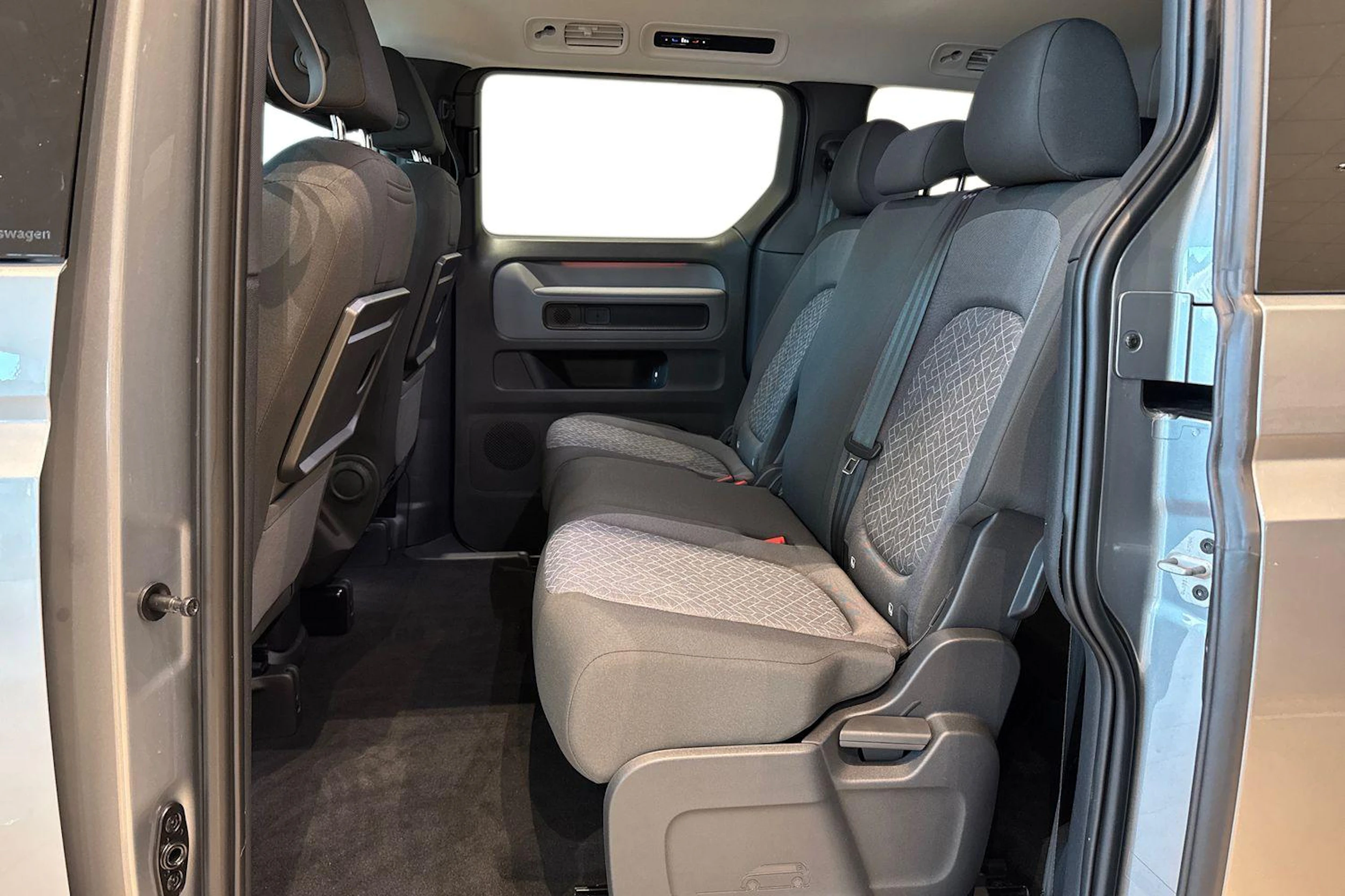 met. harmaa Volkswagen ID. Buzz 2026 kuva 11.