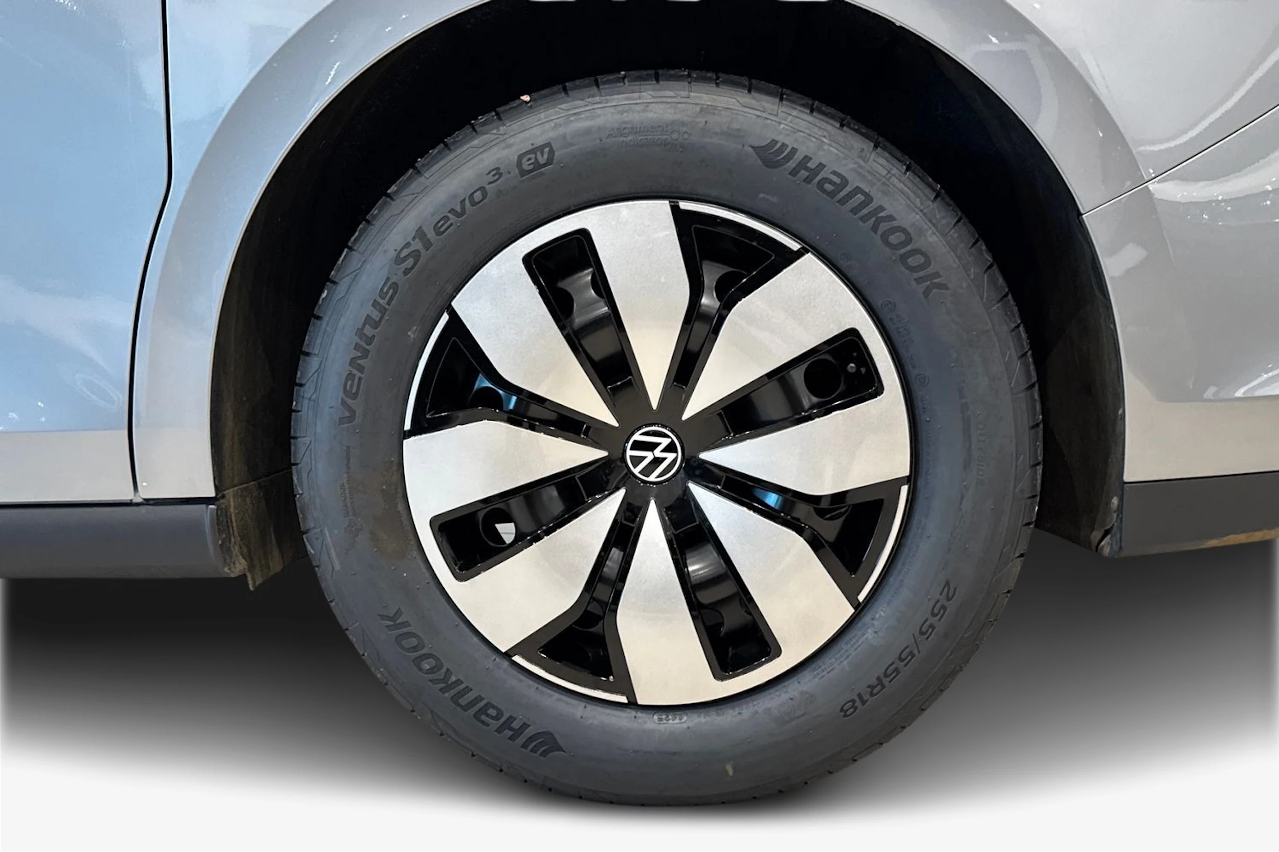 met. harmaa Volkswagen ID. Buzz 2026 kuva 12.