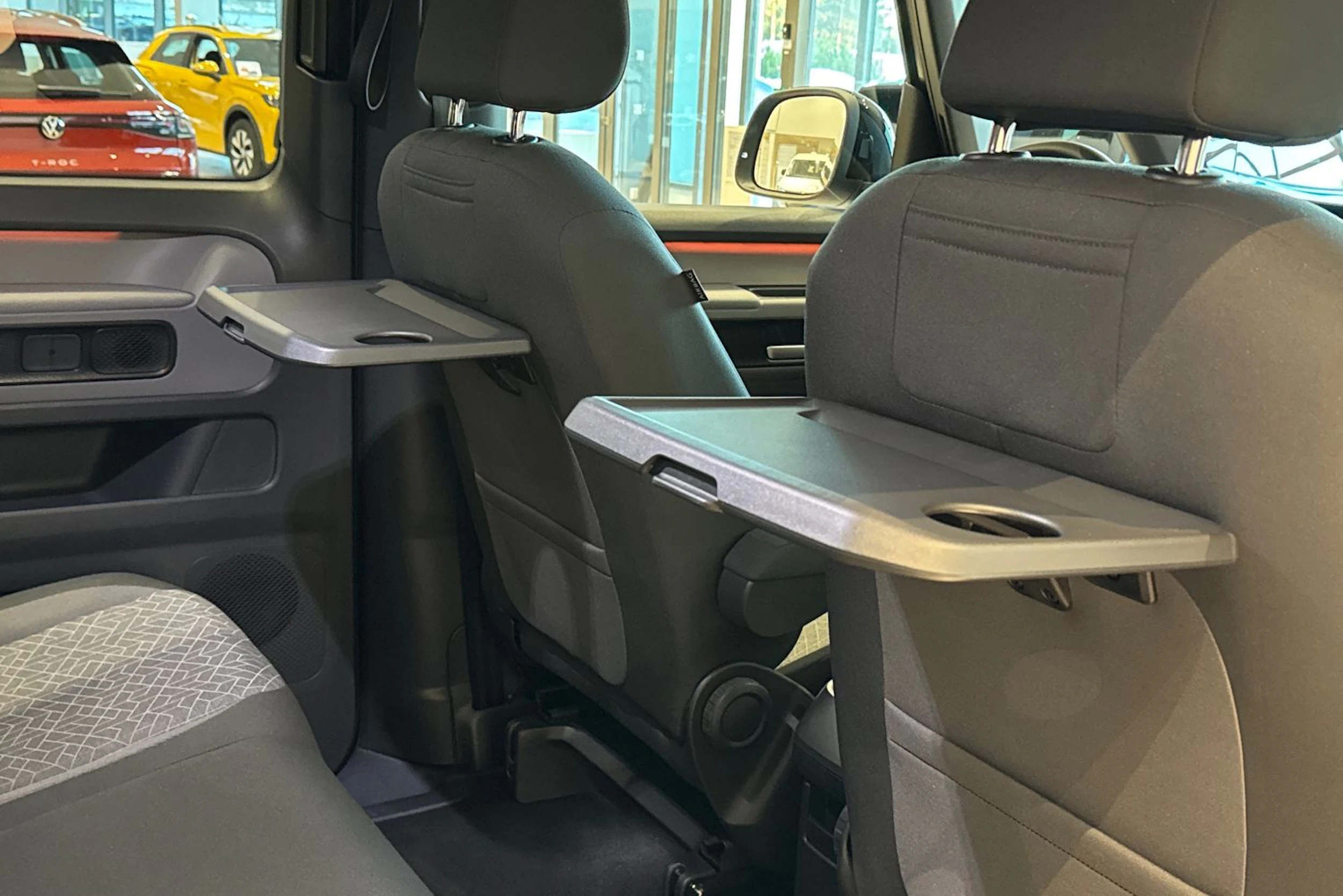 met. harmaa Volkswagen ID. Buzz 2026 kuva 16.