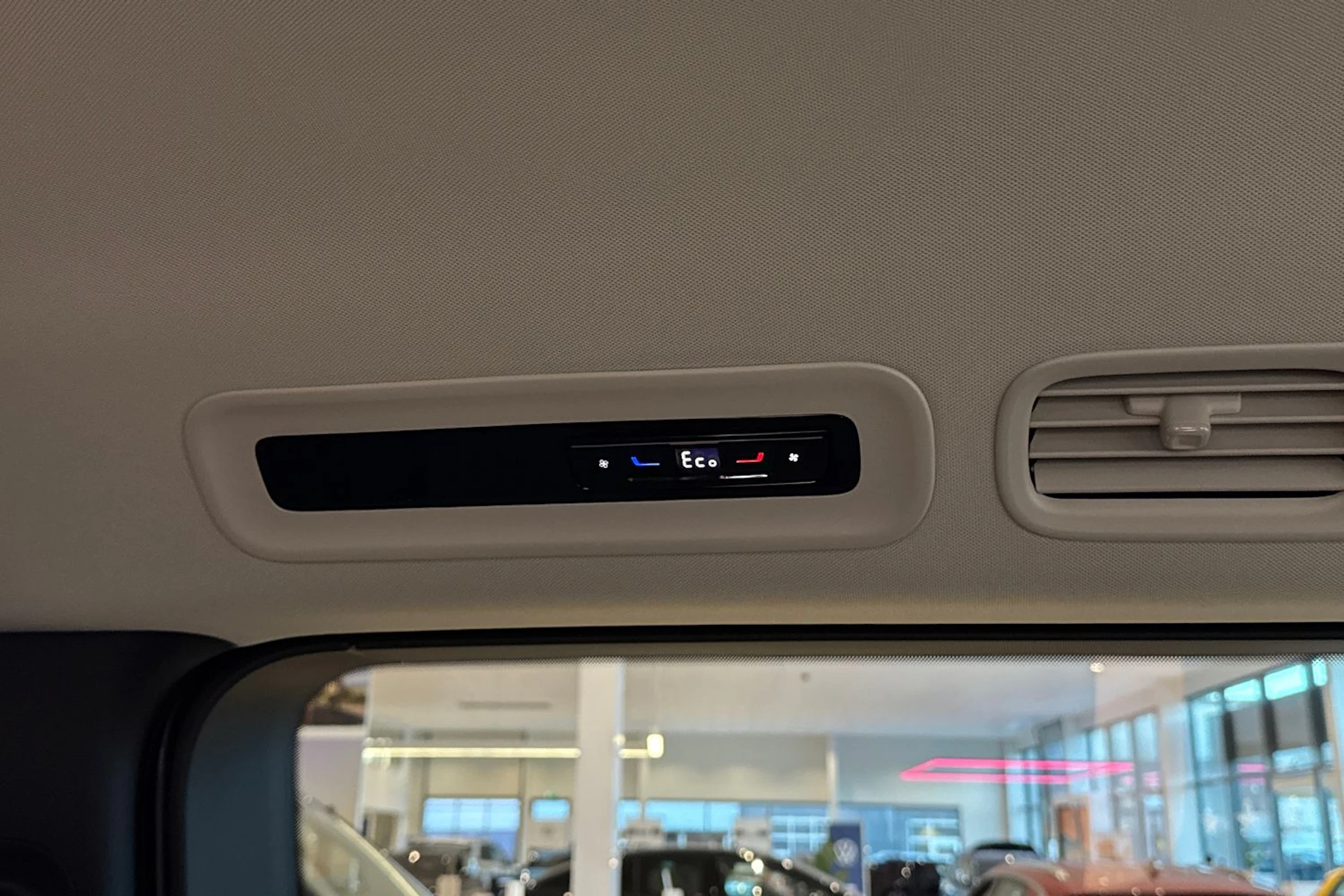 met. harmaa Volkswagen ID. Buzz 2026 kuva 17.