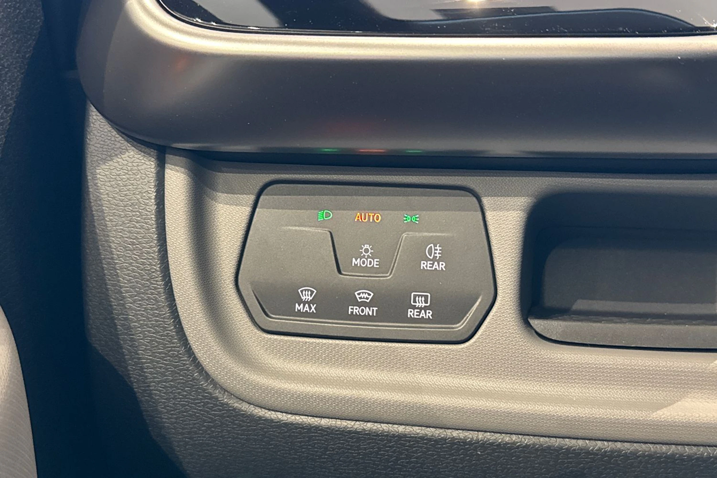 met. harmaa Volkswagen ID. Buzz 2026 kuva 20.