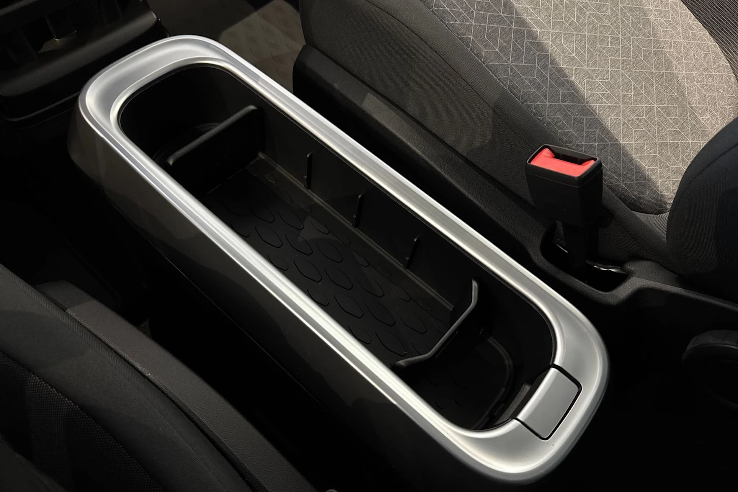 met. harmaa Volkswagen ID. Buzz 2026 kuva 32.