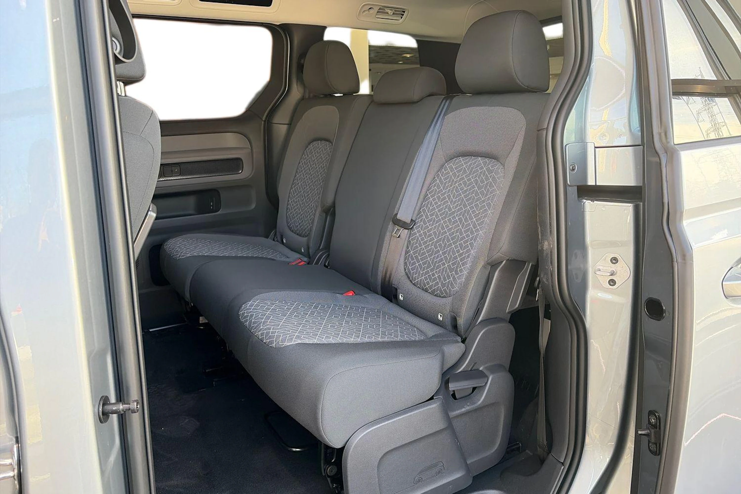 Harmaa Volkswagen ID. Buzz 2026 kuva 11.