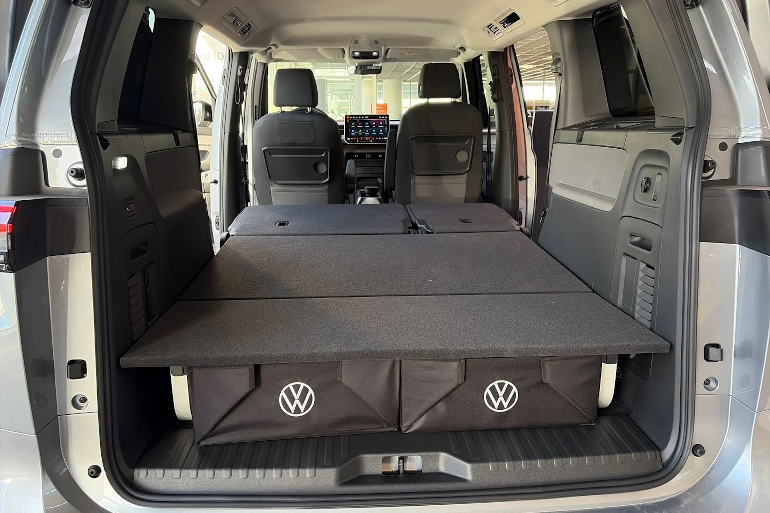 Harmaa Volkswagen ID. Buzz 2026 kuva 13.