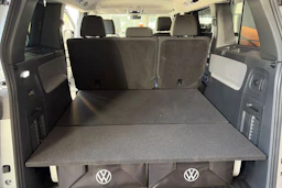 Harmaa Volkswagen ID. Buzz 2026 kuva 16.