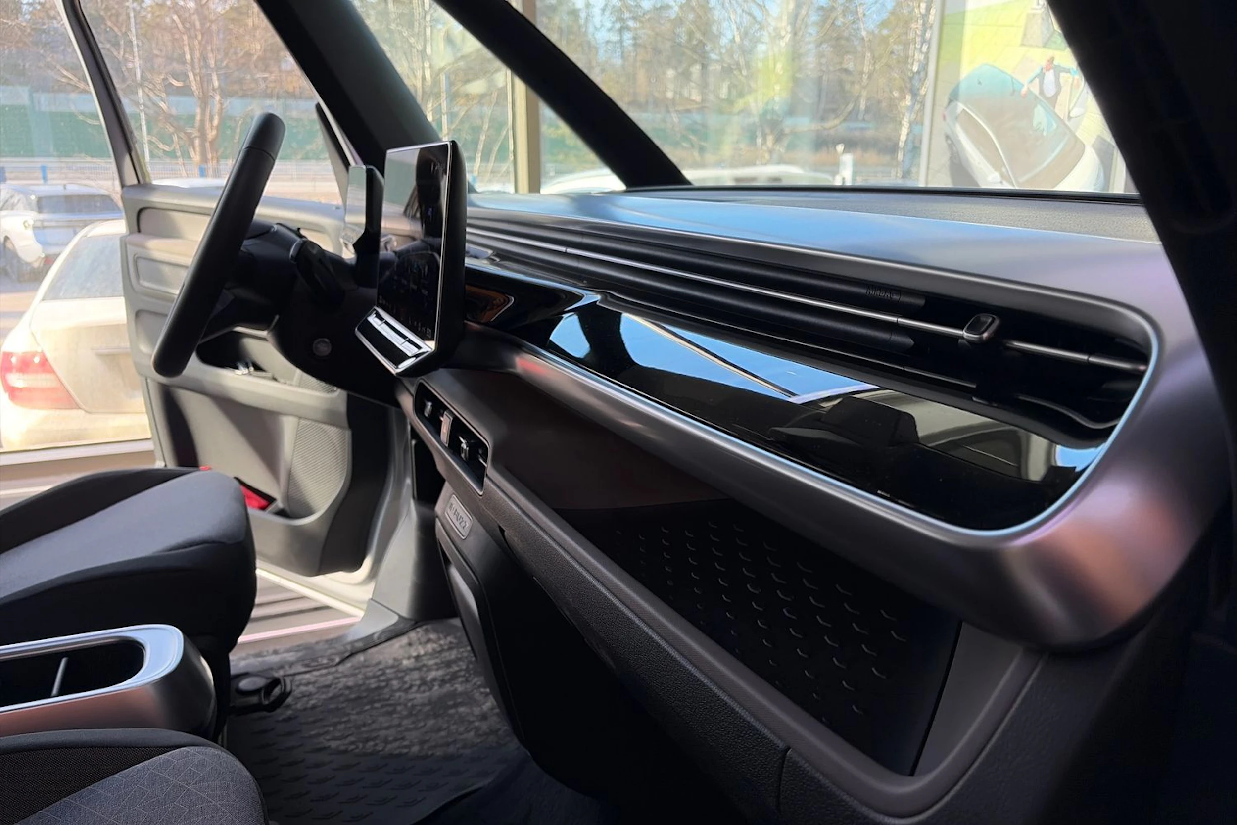 Harmaa Volkswagen ID. Buzz 2026 kuva 18.