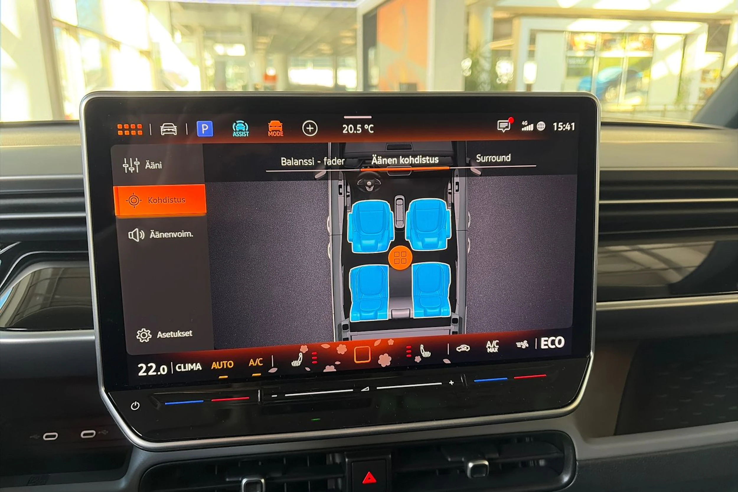 Harmaa Volkswagen ID. Buzz 2026 kuva 20.