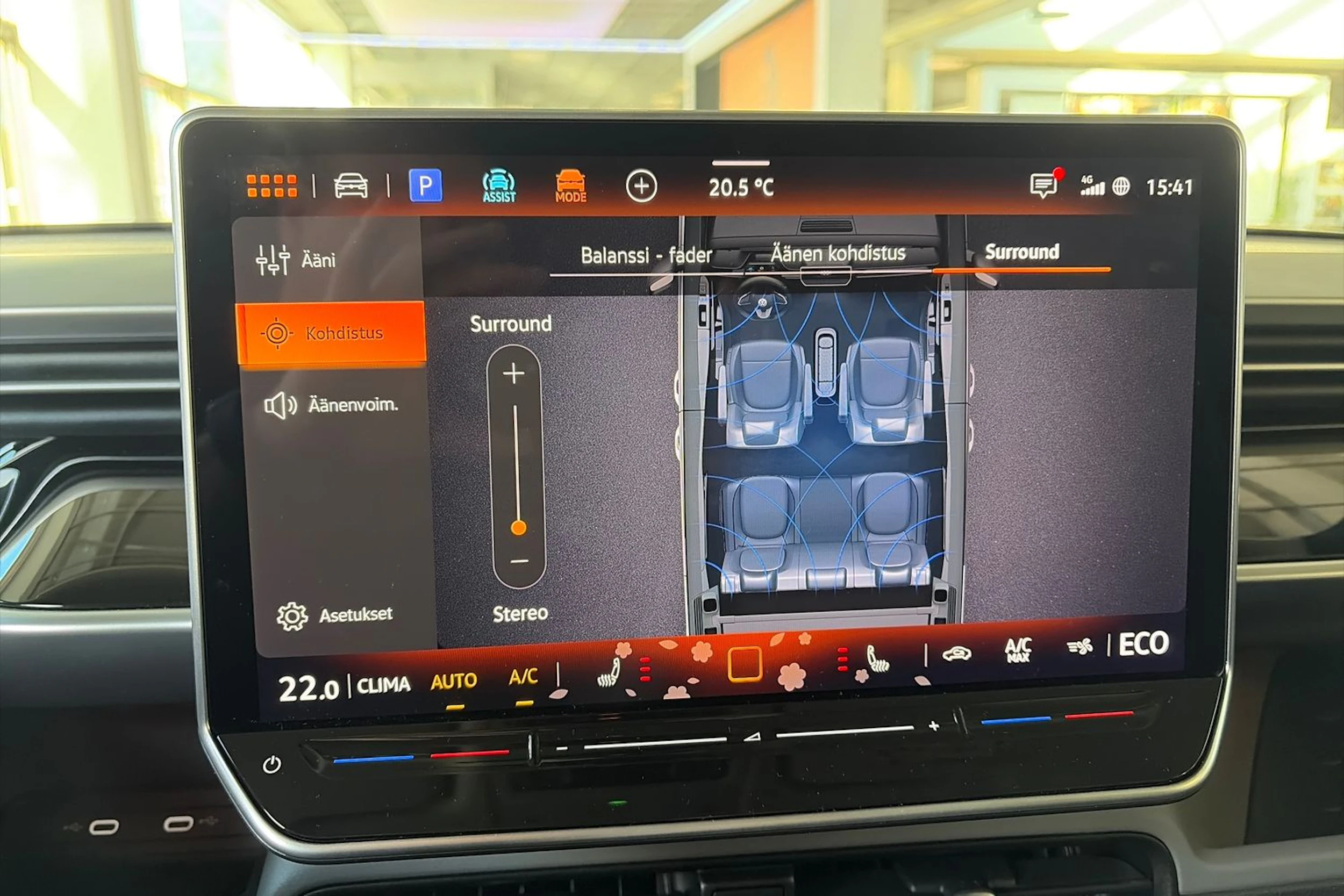 Harmaa Volkswagen ID. Buzz 2026 kuva 21.