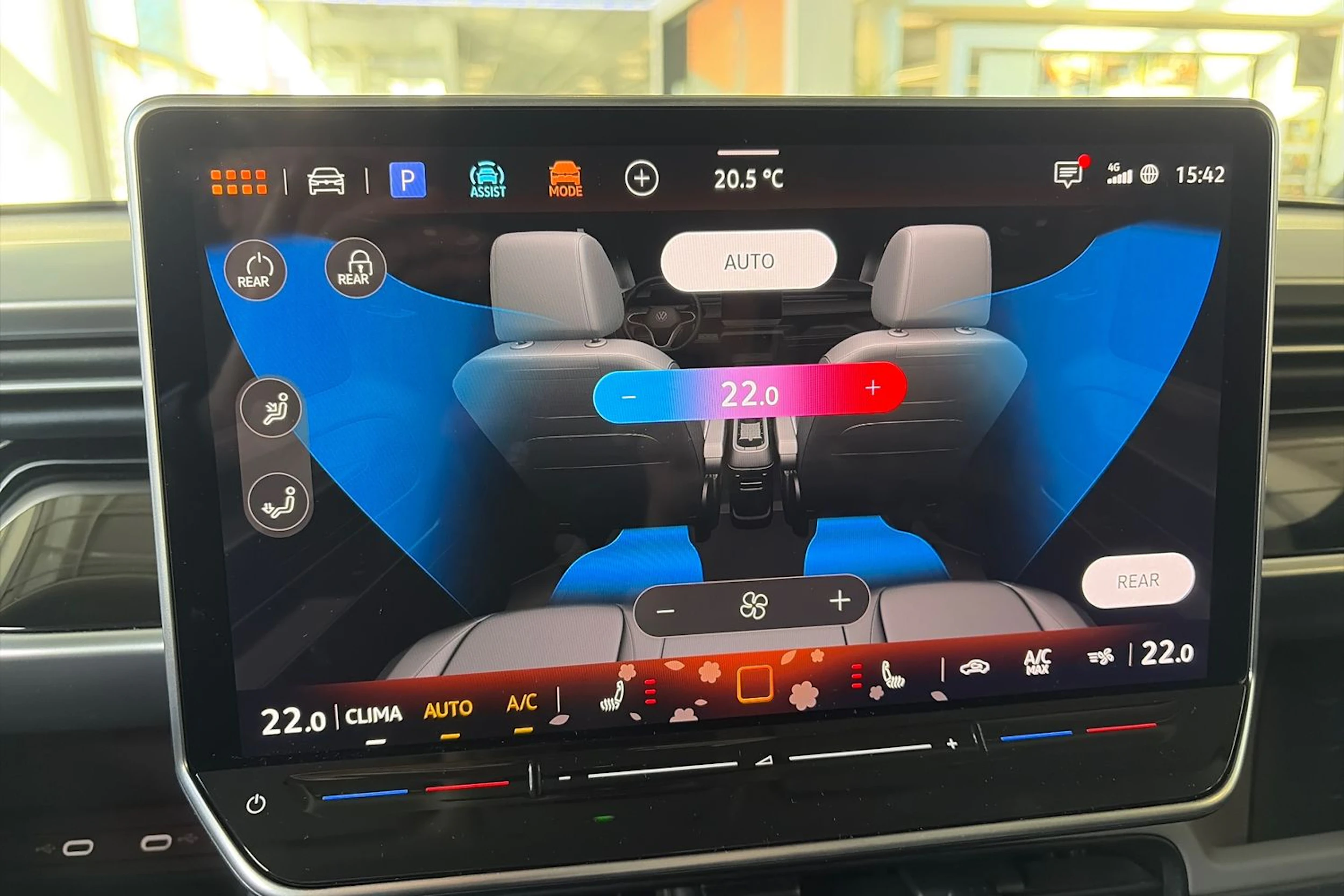 Harmaa Volkswagen ID. Buzz 2026 kuva 25.