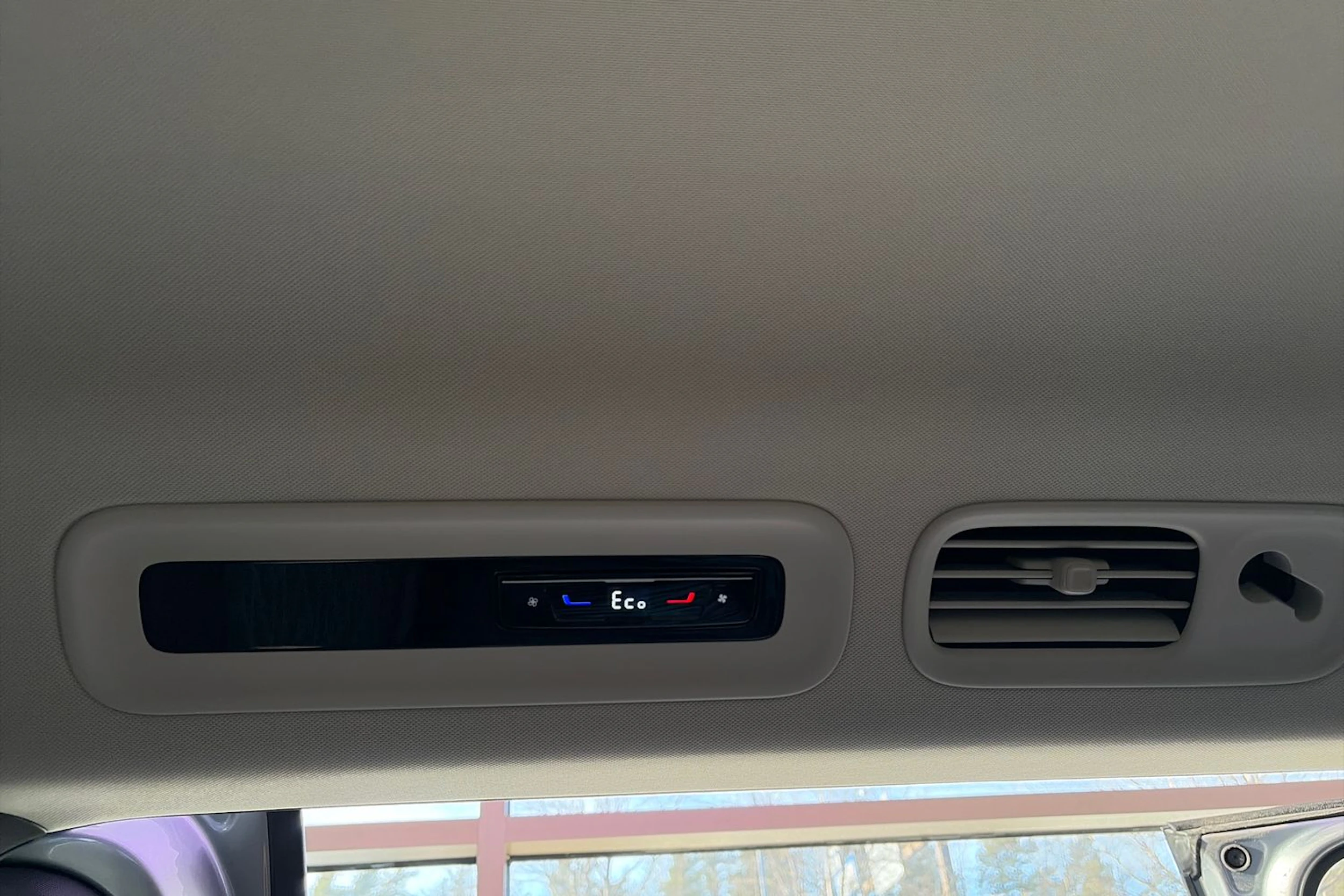 Harmaa Volkswagen ID. Buzz 2026 kuva 39.