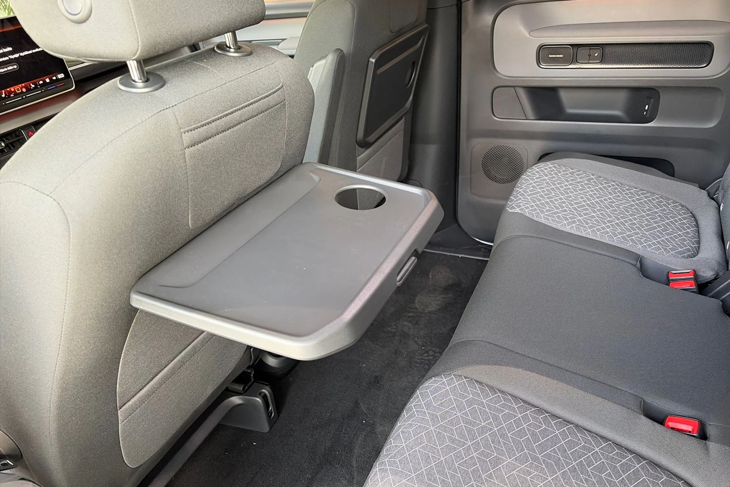 Harmaa Volkswagen ID. Buzz 2026 kuva 40.