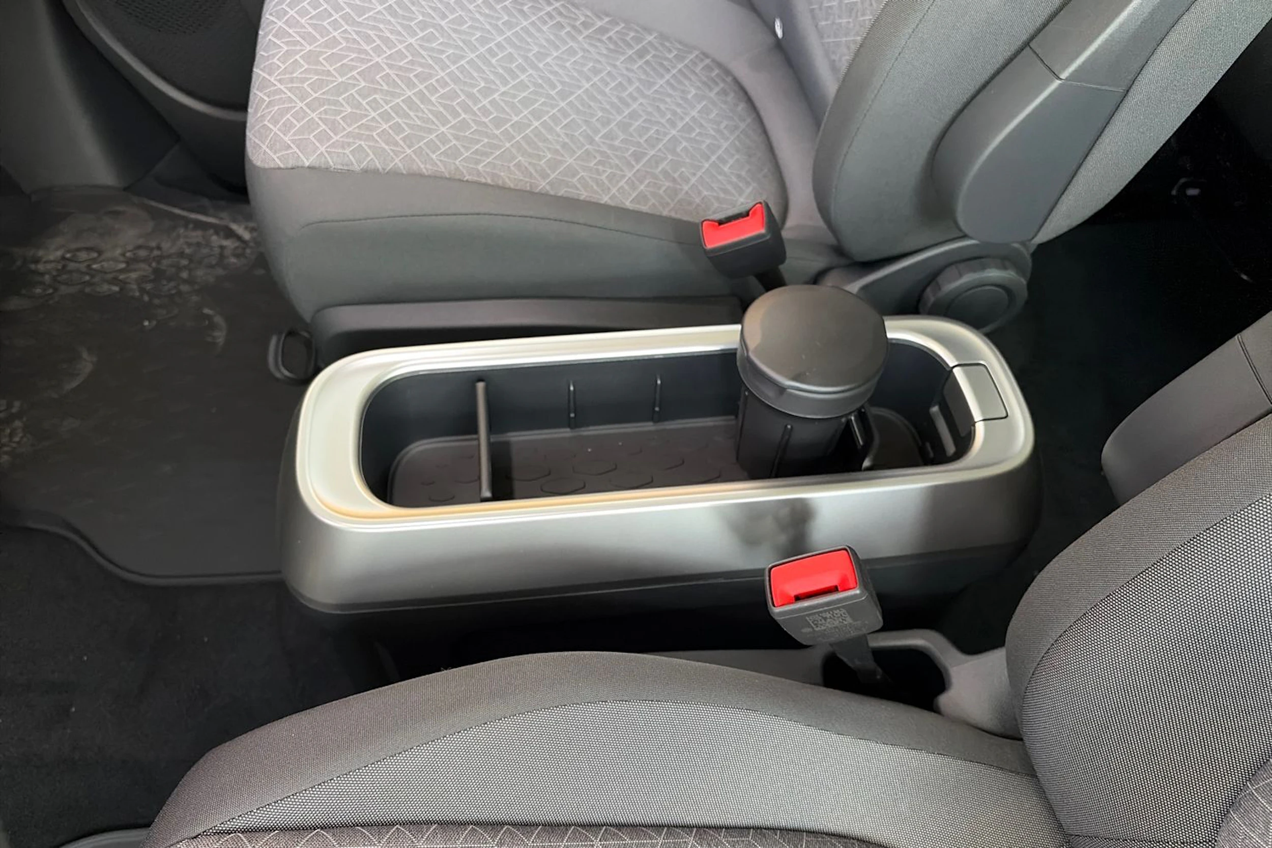 Harmaa Volkswagen ID. Buzz 2026 kuva 41.