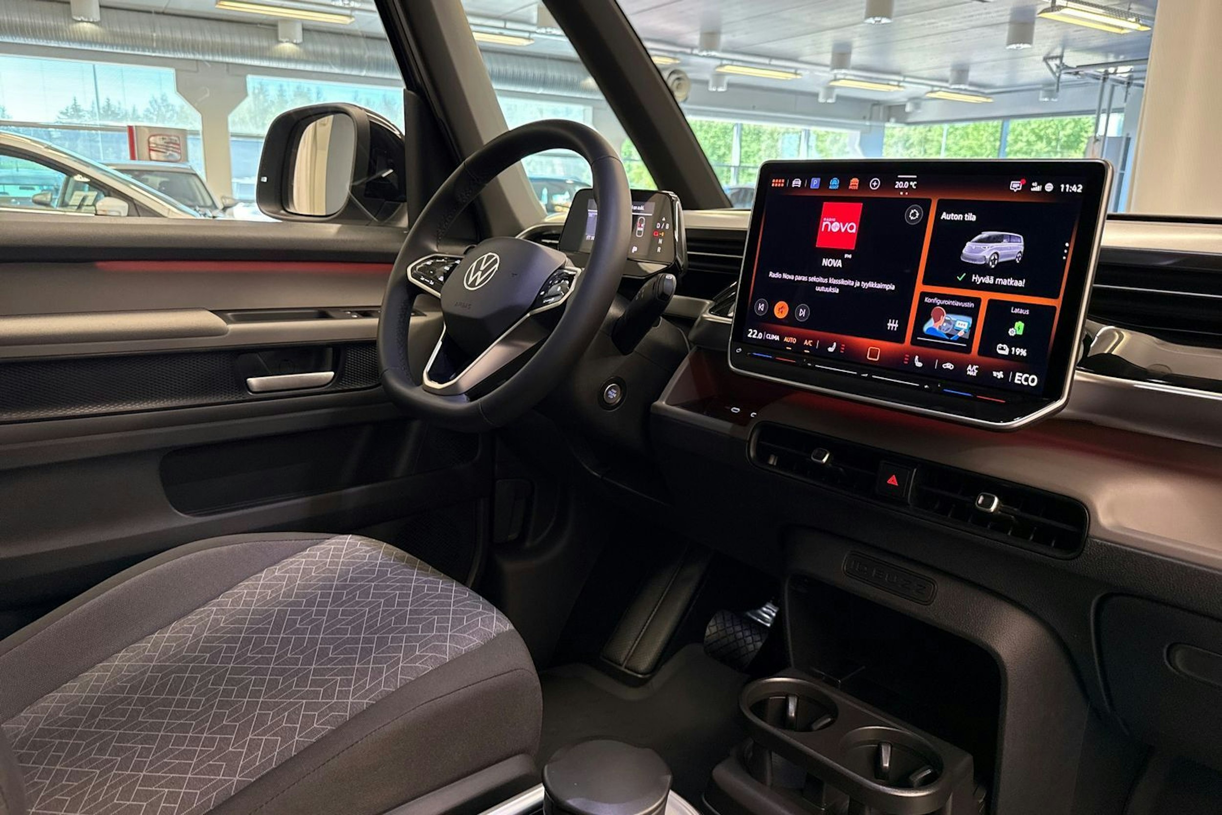 met. harmaa Volkswagen ID. Buzz 2026 kuva 14.