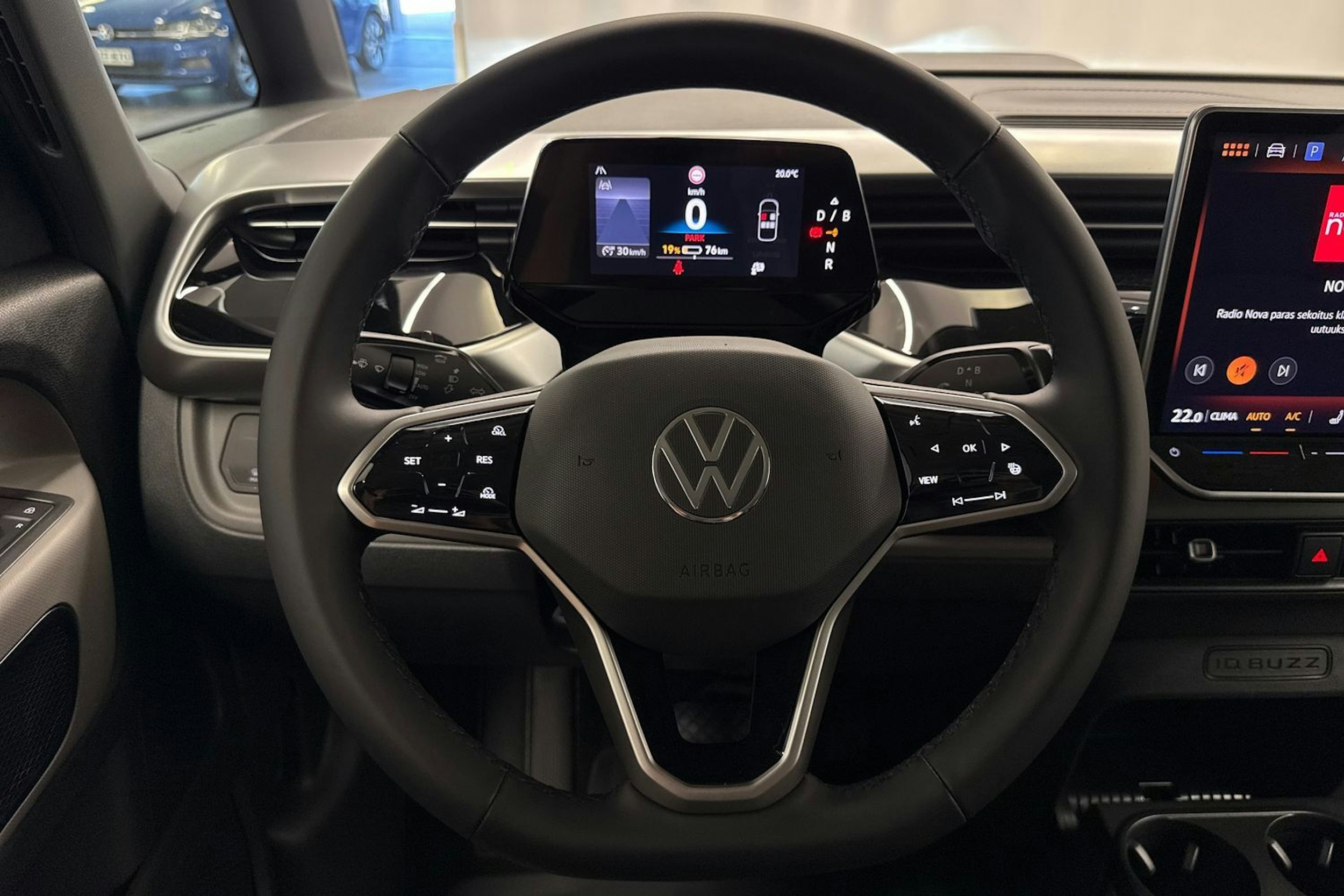 met. harmaa Volkswagen ID. Buzz 2026 kuva 15.