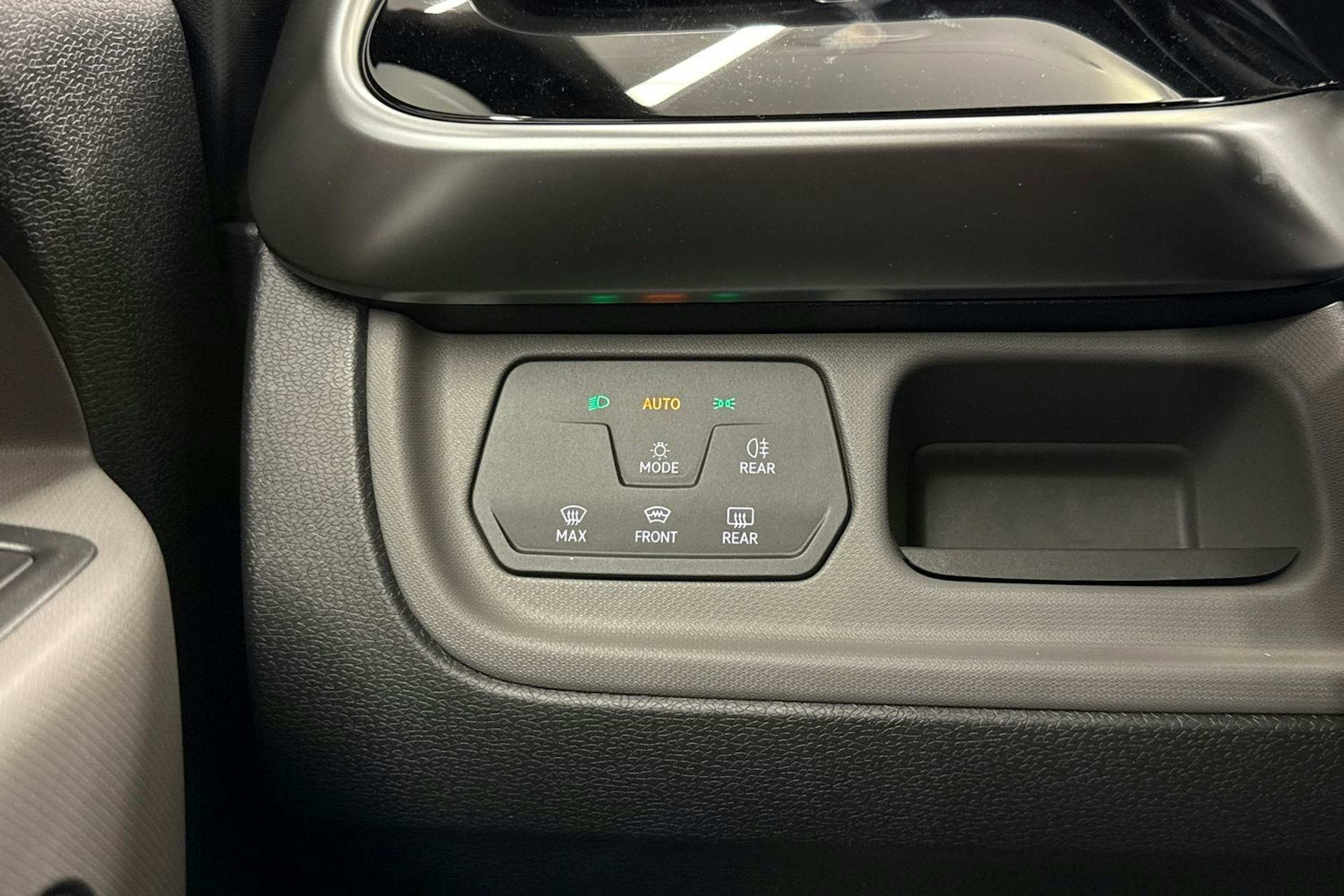 met. harmaa Volkswagen ID. Buzz 2026 kuva 20.