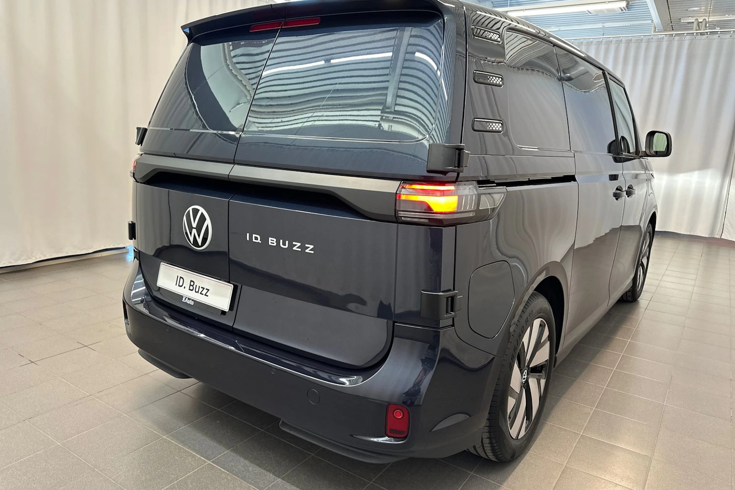 sininen Volkswagen ID. Buzz 2026 kuva 30.