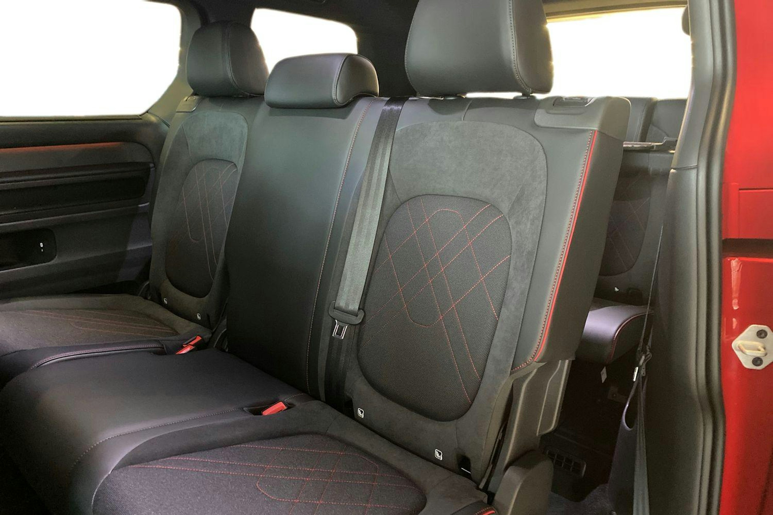 punainen Volkswagen ID. Buzz 2026 kuva 11.