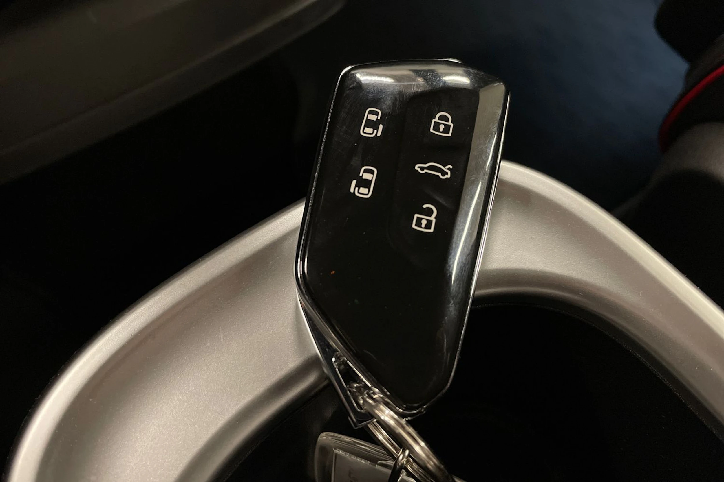 punainen Volkswagen ID. Buzz 2026 kuva 20.